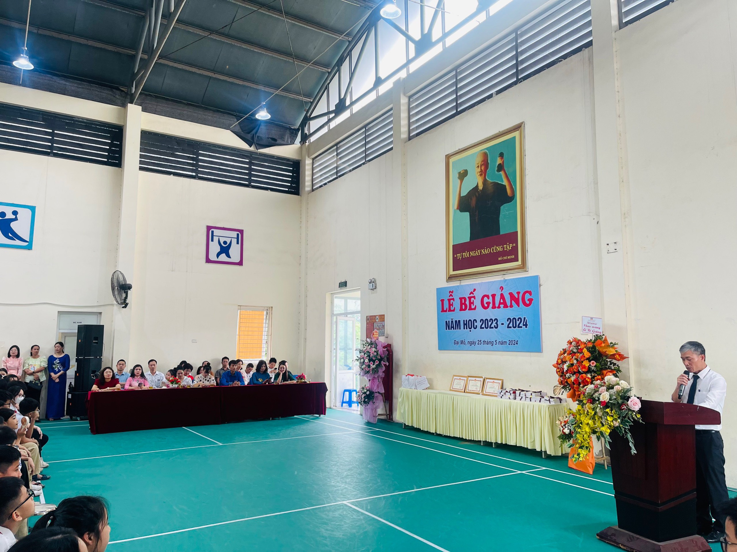 D:\Van phong\Ảnh\2023-2024\32. Tổng kết năm học\z5493853042232_849542dba6f01b6a257c66db895d17c1.jpg