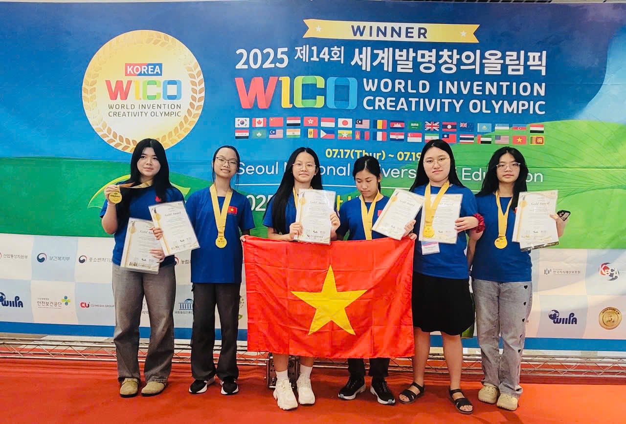 D:\Ảnh\2025-2026\HS đạt giải quốc tế\524390139_1430266944728702_7833528064131993396_n.jpg