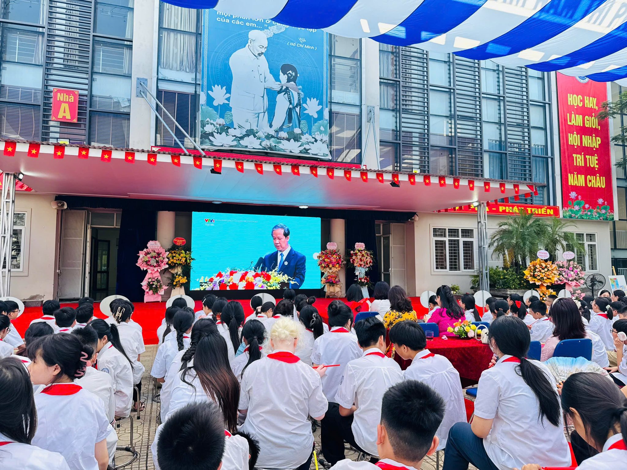 D:\Ảnh\2025-2026\Khai giảng\76f5ba49-da75-4a5e-9120-8c7b0ae6f801.jfif