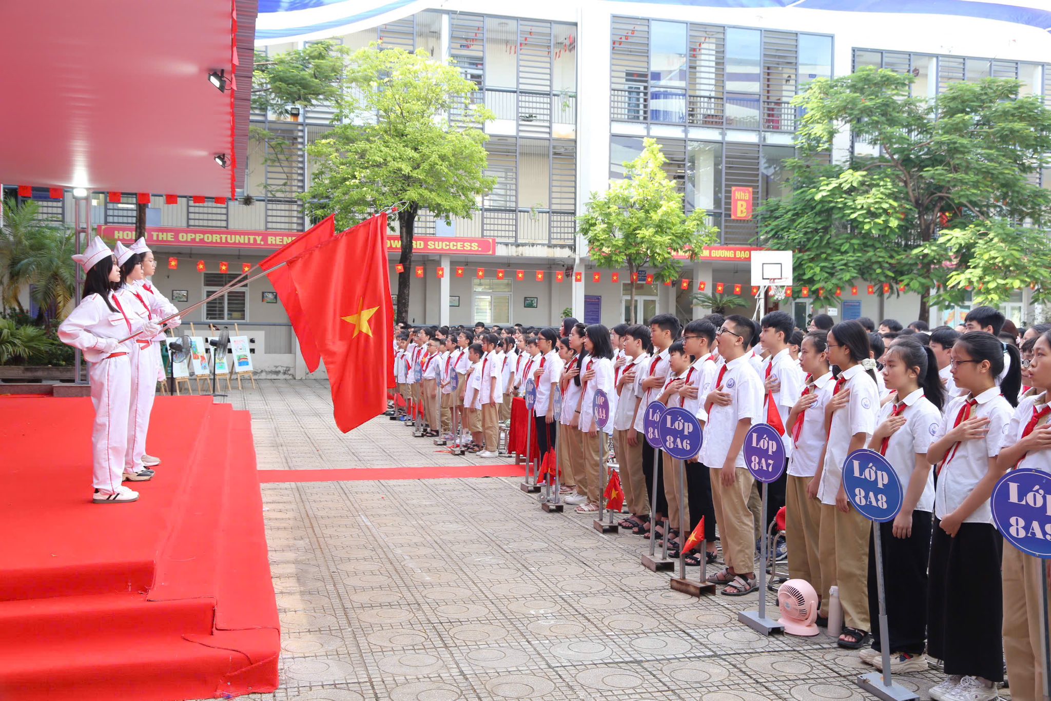 D:\Ảnh\2025-2026\Khai giảng\9afc7cfa-3aa3-49d4-805f-2bb0a28597de.jfif