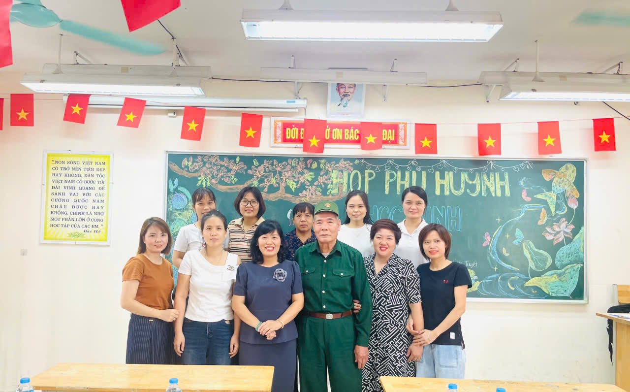 D:\Ảnh\2025-2026\Họp CMHS\547947849_1470284884060241_4379358756398225554_n.jpg