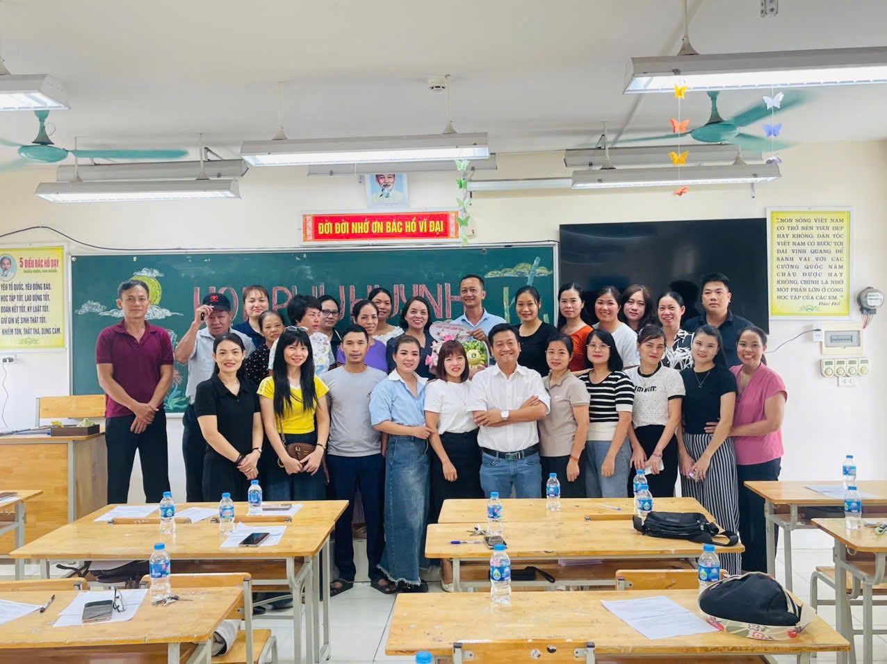 D:\Ảnh\2025-2026\Họp CMHS\546944114_1470285387393524_4578983671502234913_n.jpg