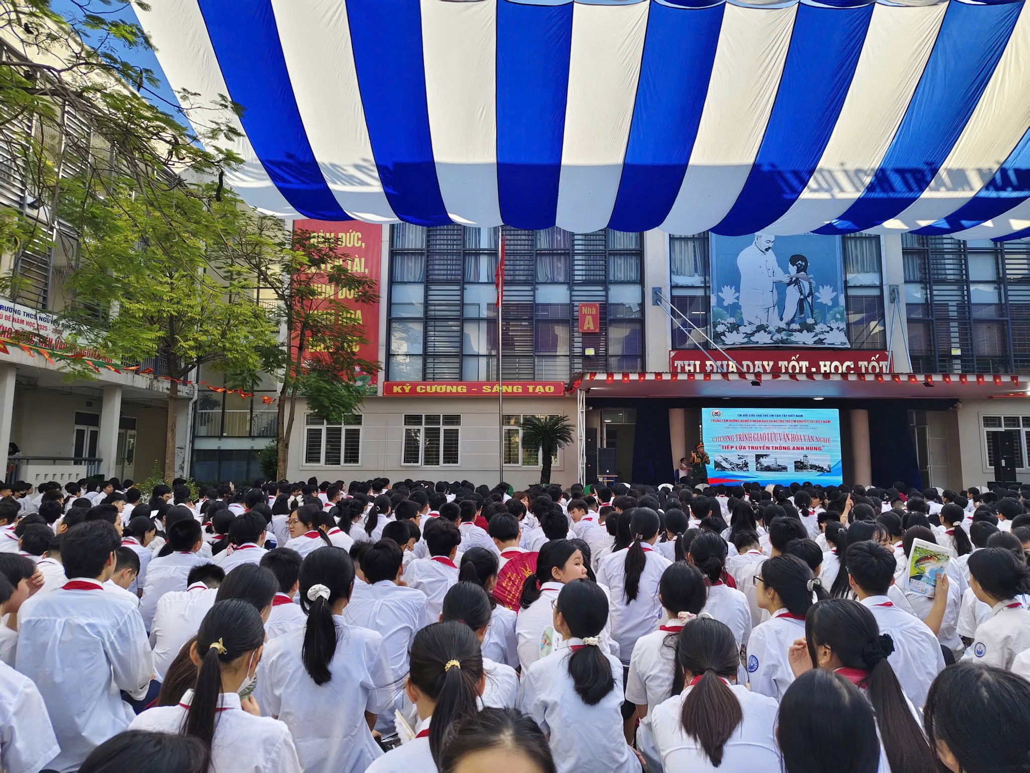 D:\Ảnh\2025-2026\Chủ đề “ Tiếp lửa truyền thống”\89fec38e-ed35-46ce-b8d8-710ad3162798.jfif