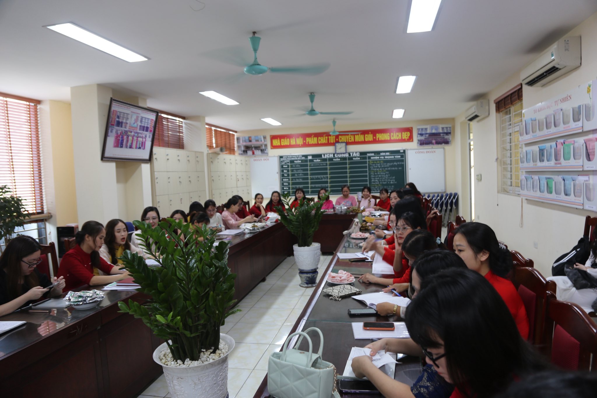 D:\Ảnh\2025-2026\HN CC VC NLĐ\a6cb5f13-dd7e-479d-ac32-9bd4bd07b447.jfif