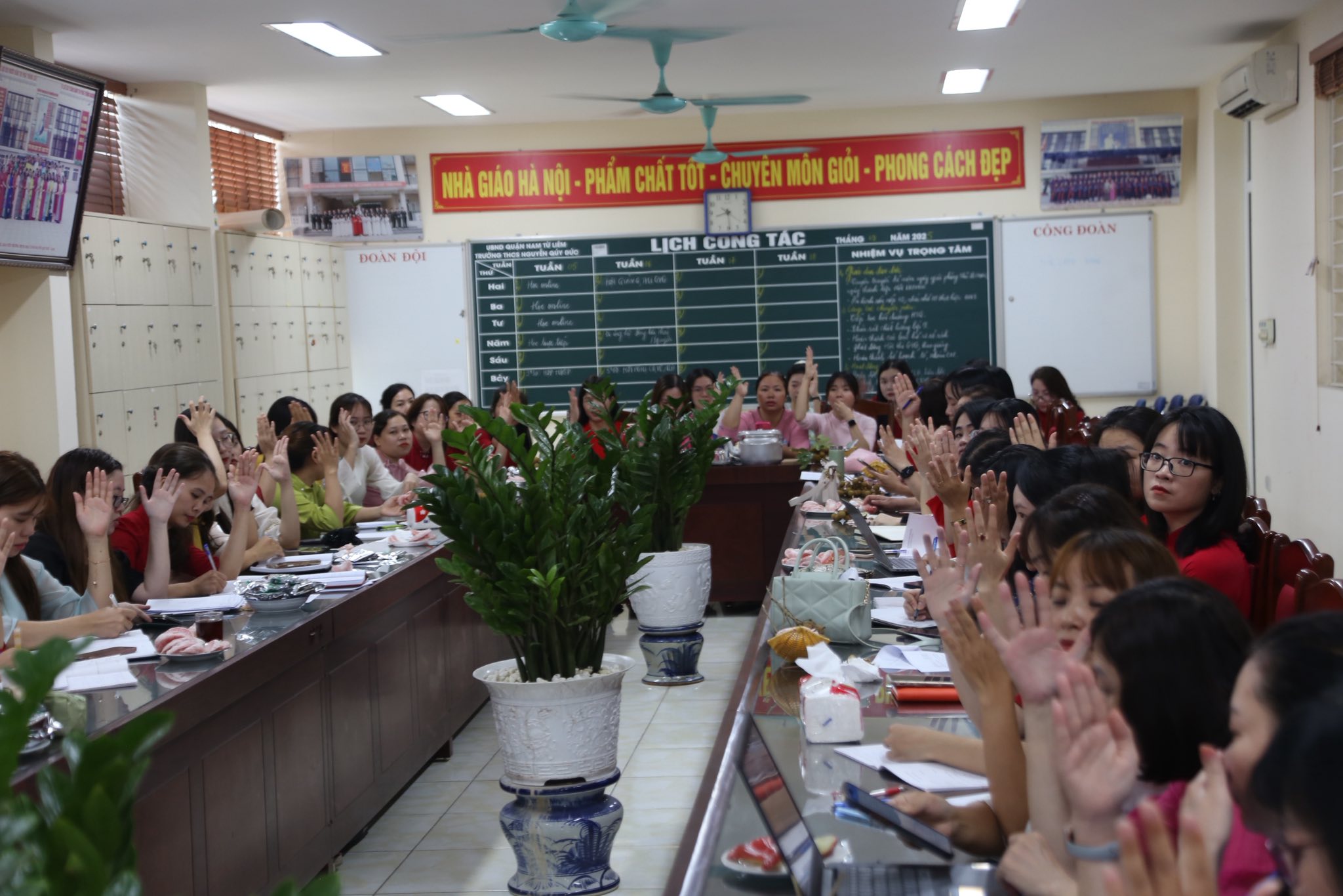 D:\Ảnh\2025-2026\HN CC VC NLĐ\2b51d71a-cc79-42bd-9d86-508c465d0001.jfif