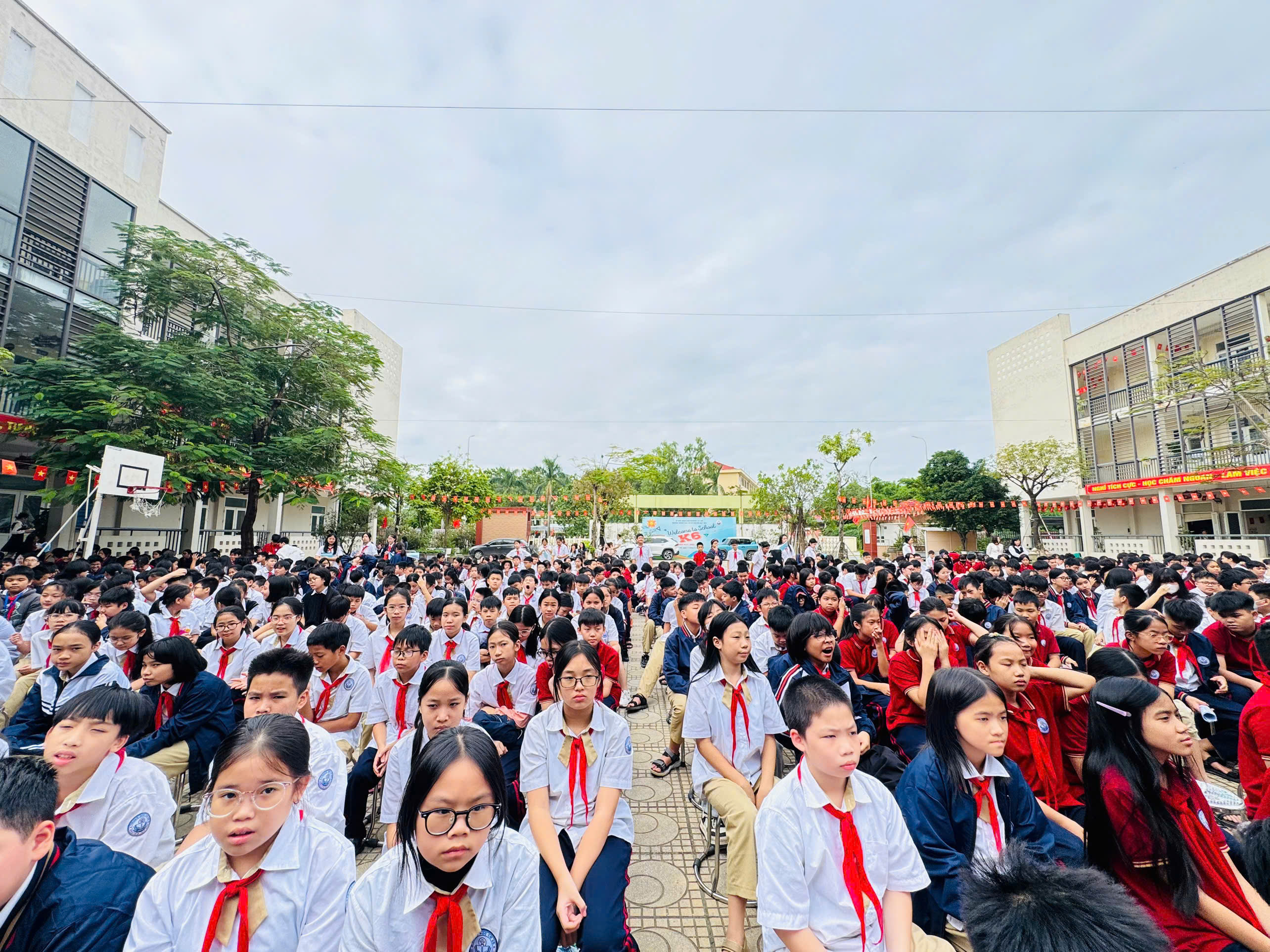 D:\Ảnh\2025-2026\Tuyên truyền pháp luật\gen-h-z7160363369281_ed180728d2461badd76026f3b3463b1c.jpg