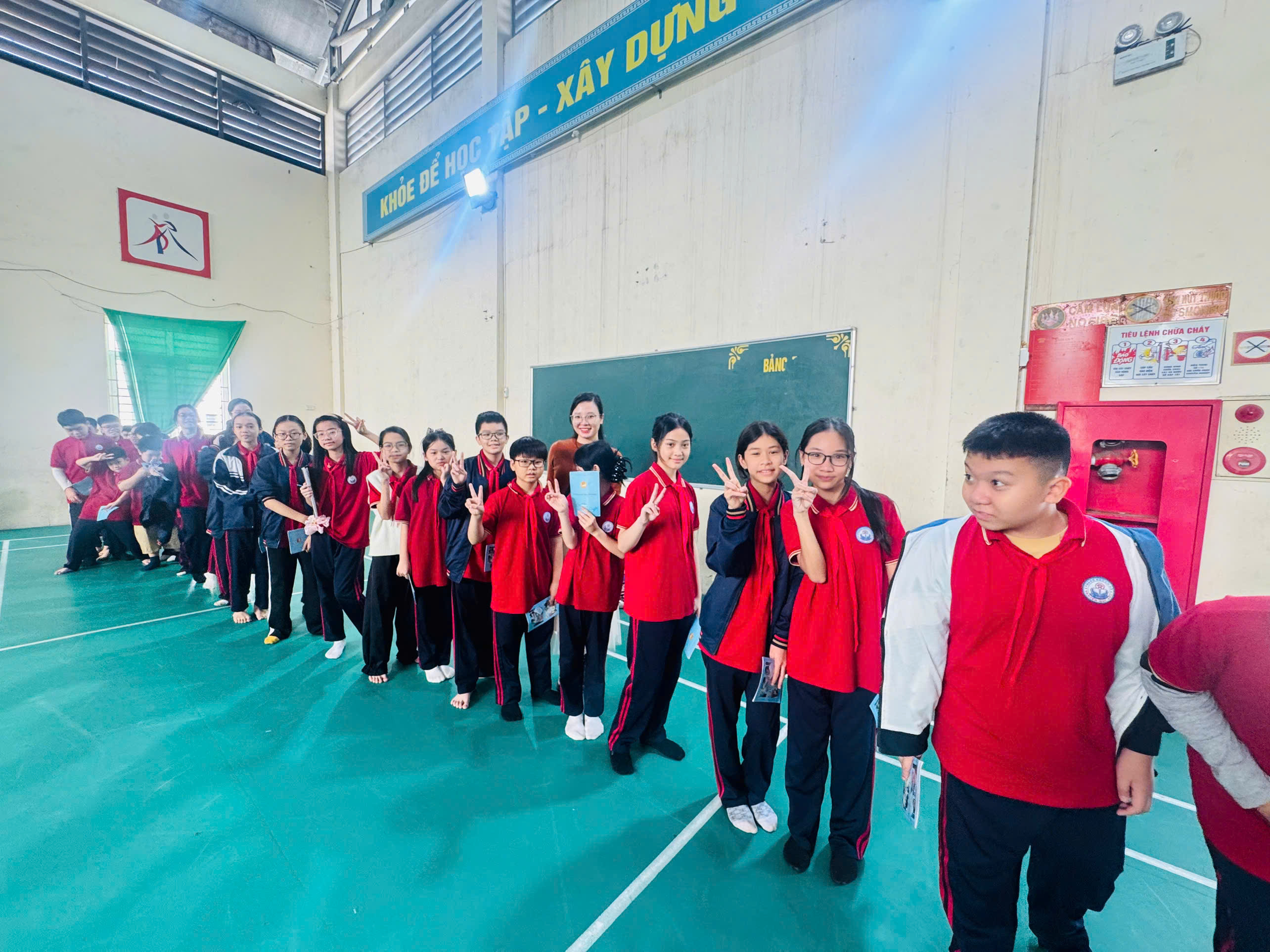 D:\Ảnh\2025-2026\Khám sức khỏe cho HS\gen-h-z7206344979844_b97075ccfcaa8fa83eb8fc1bbd26d1e8.jpg