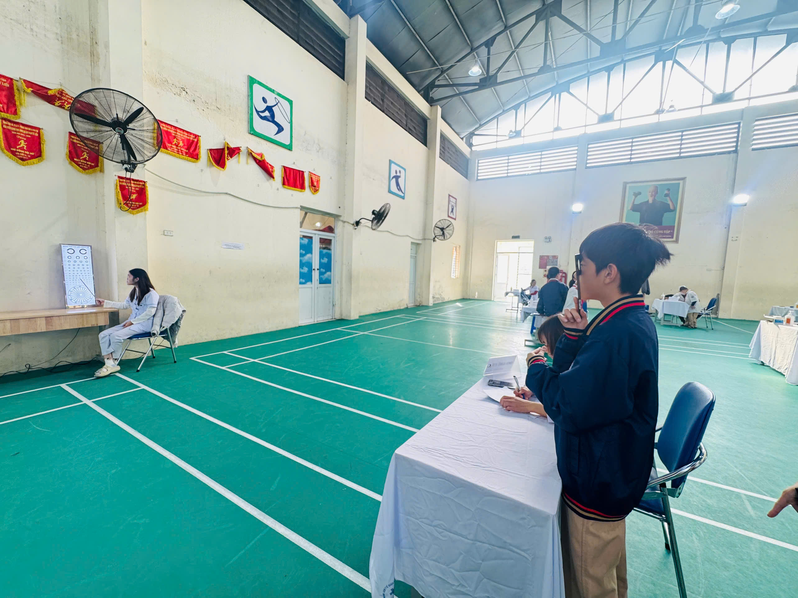 D:\Ảnh\2025-2026\Khám sức khỏe cho HS\gen-h-z7206344972339_4a27e219a25cd6cdae5dc4f09349cd48.jpg