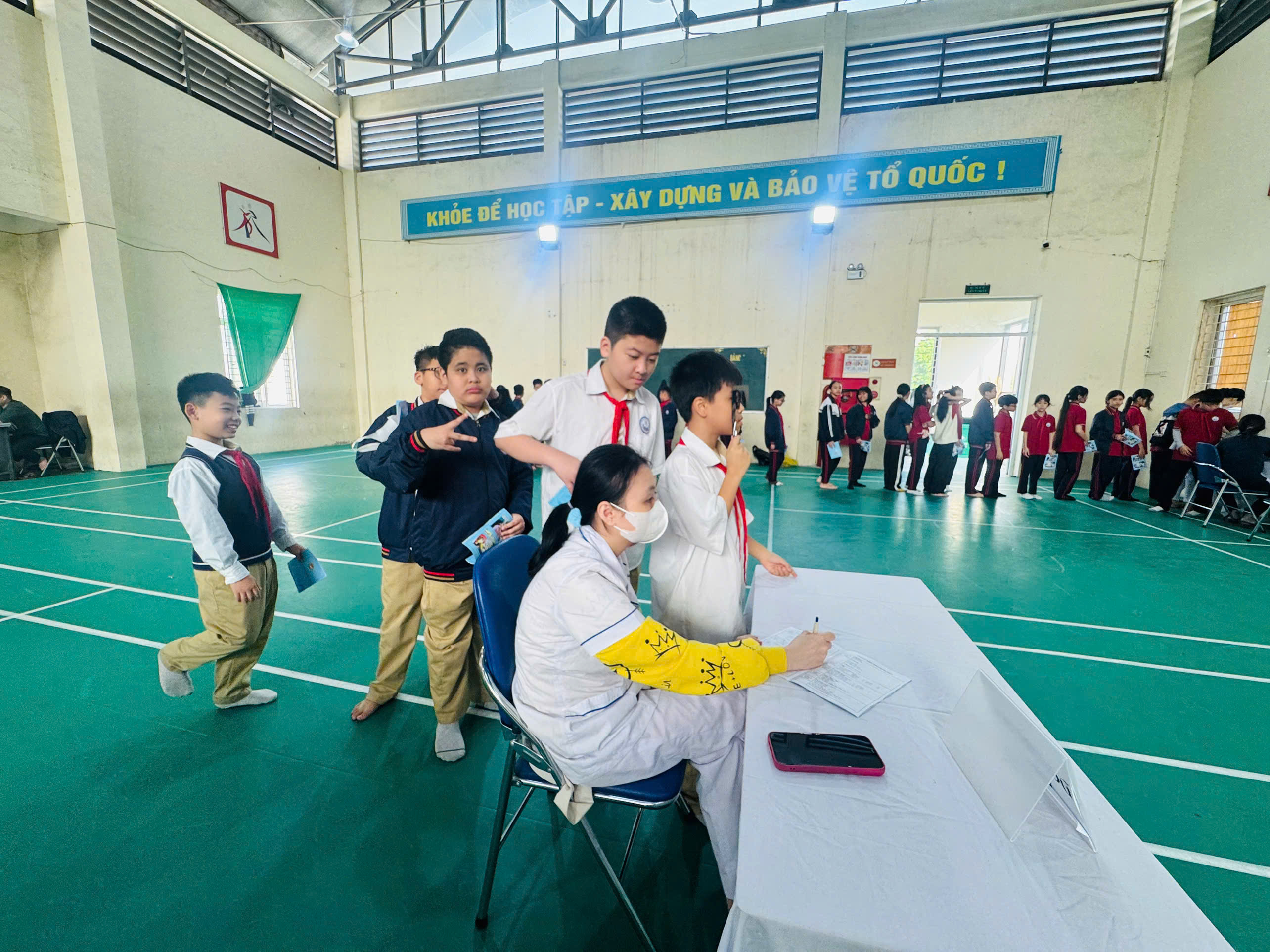 D:\Ảnh\2025-2026\Khám sức khỏe cho HS\gen-h-z7206344955736_6927997434053c9a541b35d11a50a0ef.jpg