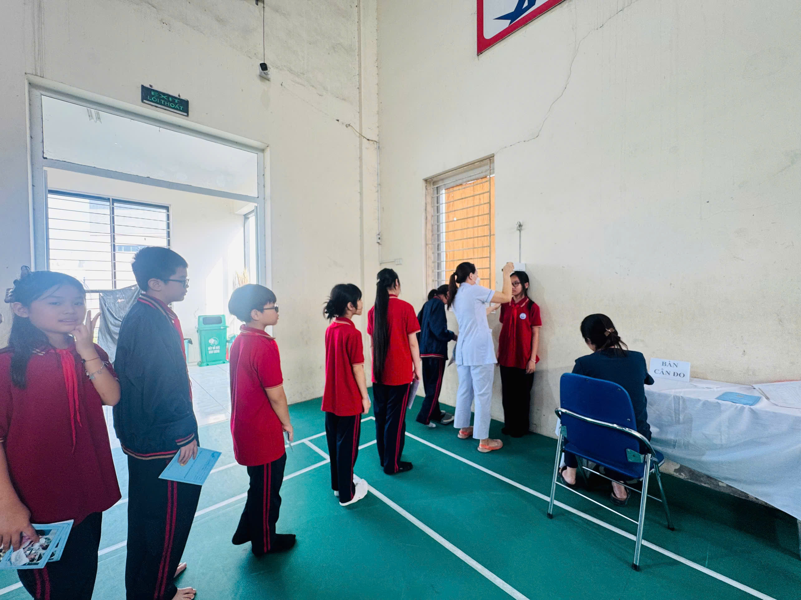 D:\Ảnh\2025-2026\Khám sức khỏe cho HS\gen-h-z7206344889181_d06fd9828a534070fd8e30467d5b4728.jpg