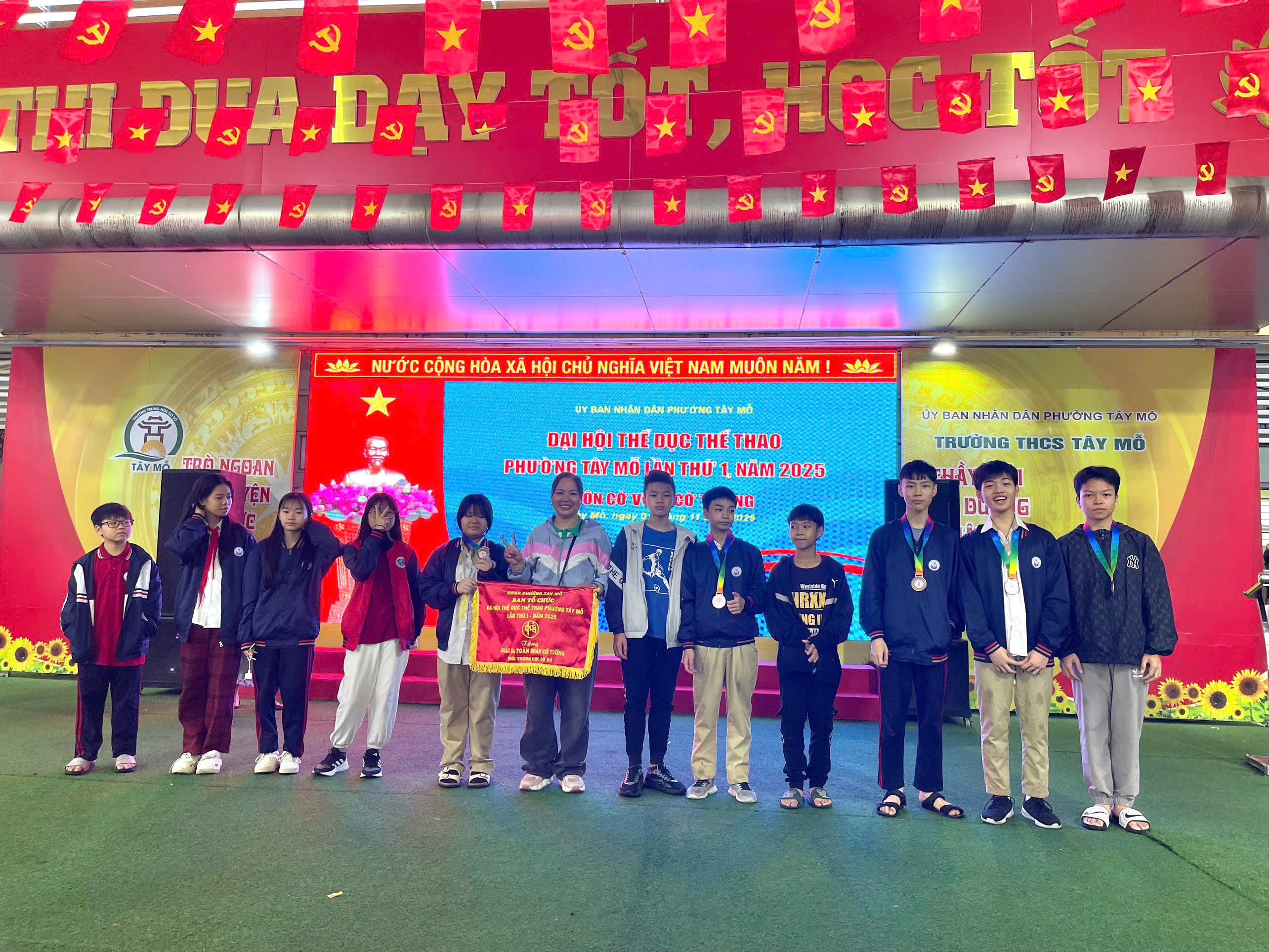 D:\Ảnh\2025-2026\25. Thành tích TDTT 2025\gen-h-z7215115871428_f6821791d25e273c289ddd1273a8c707.jpg