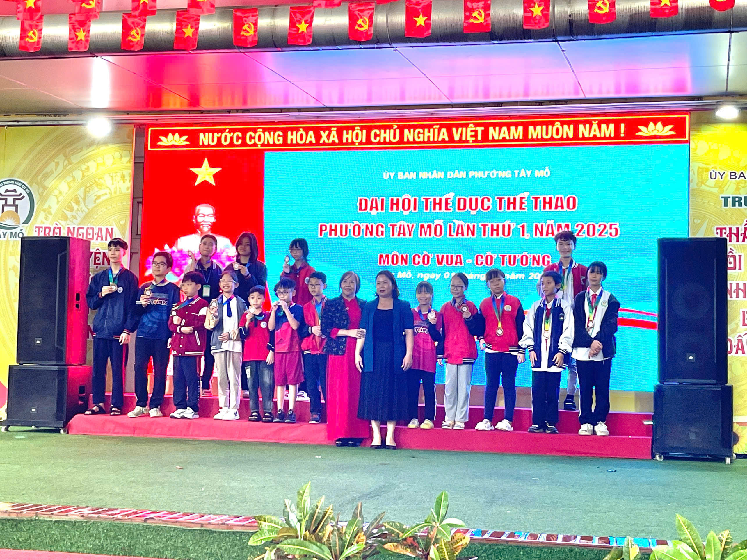 D:\Ảnh\2025-2026\25. Thành tích TDTT 2025\gen-h-z7215115853370_9dd5342288b74dff462f694ccc11dc4a.jpg