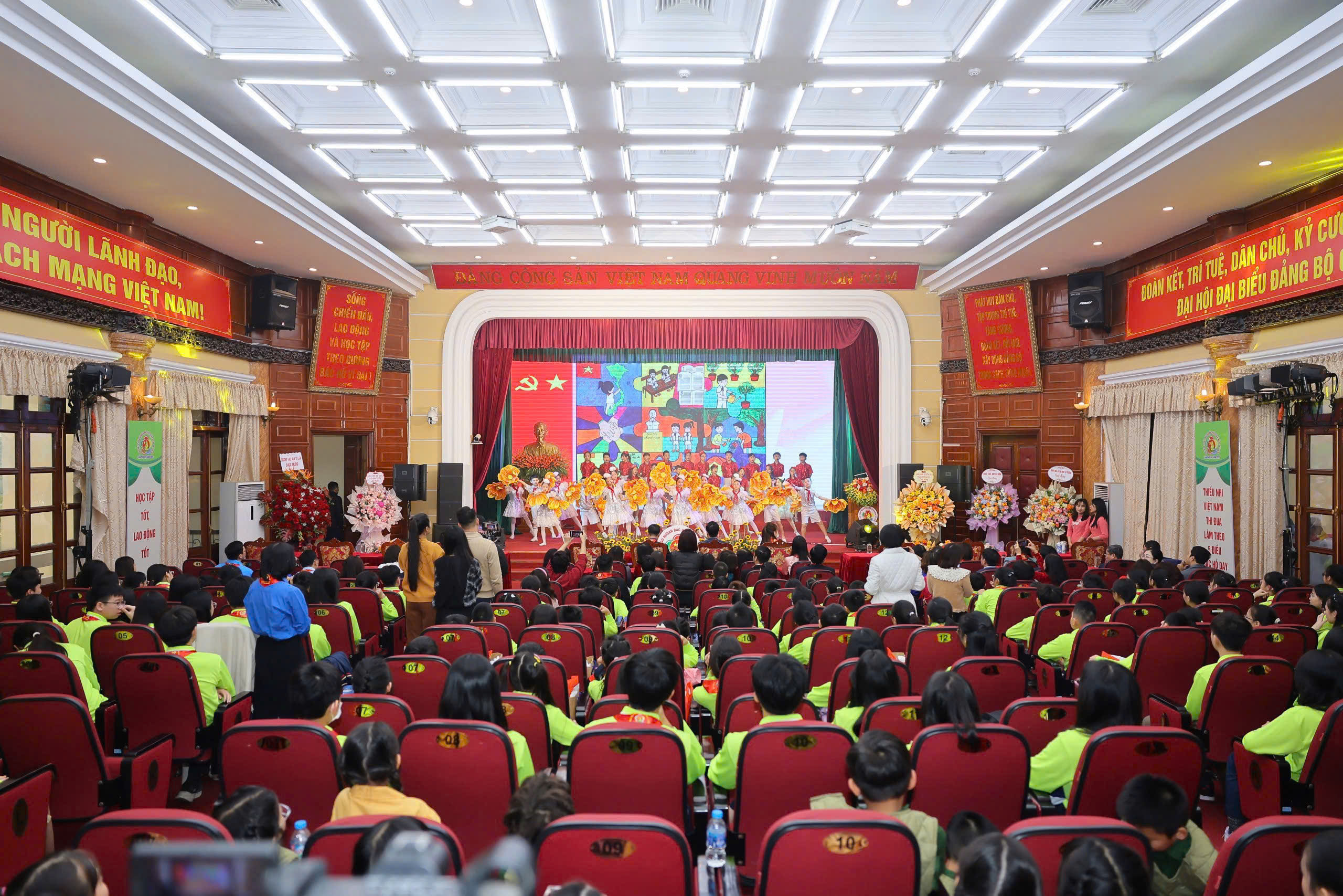 D:\Ảnh\2024-2025\15. Đội viên tham dự ĐHCNBH Quận NTL\z6394583199535_c12a065751a7cef035c387ed3c4a57e4.jpg