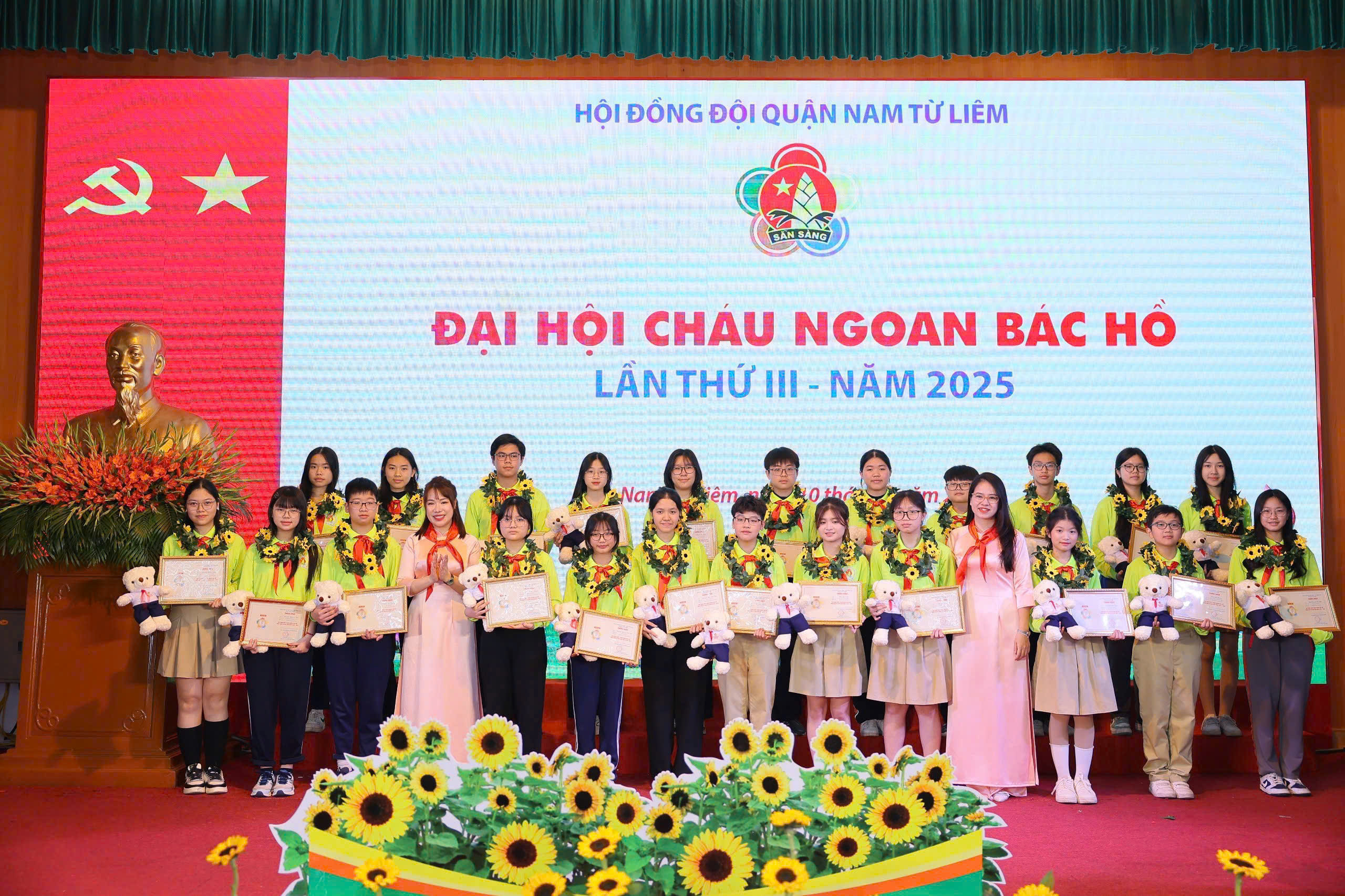D:\Ảnh\2024-2025\15. Đội viên tham dự ĐHCNBH Quận NTL\z6394583184779_d63a333bc2c3b34e260baa6b20e1941d.jpg