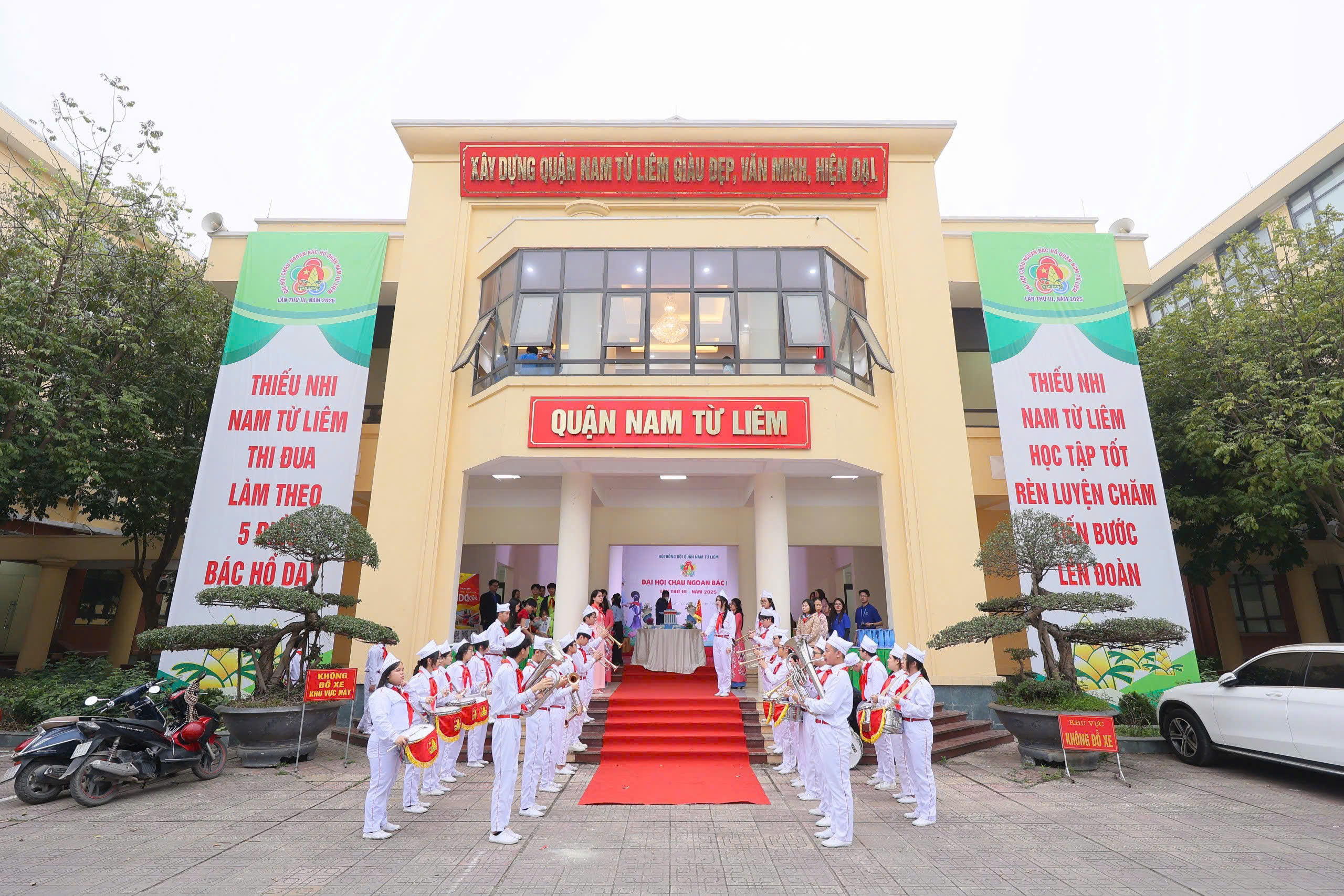 D:\Ảnh\2024-2025\15. Đội viên tham dự ĐHCNBH Quận NTL\z6394583157776_2584dfe0955101ec381272e48a8b15cd.jpg
