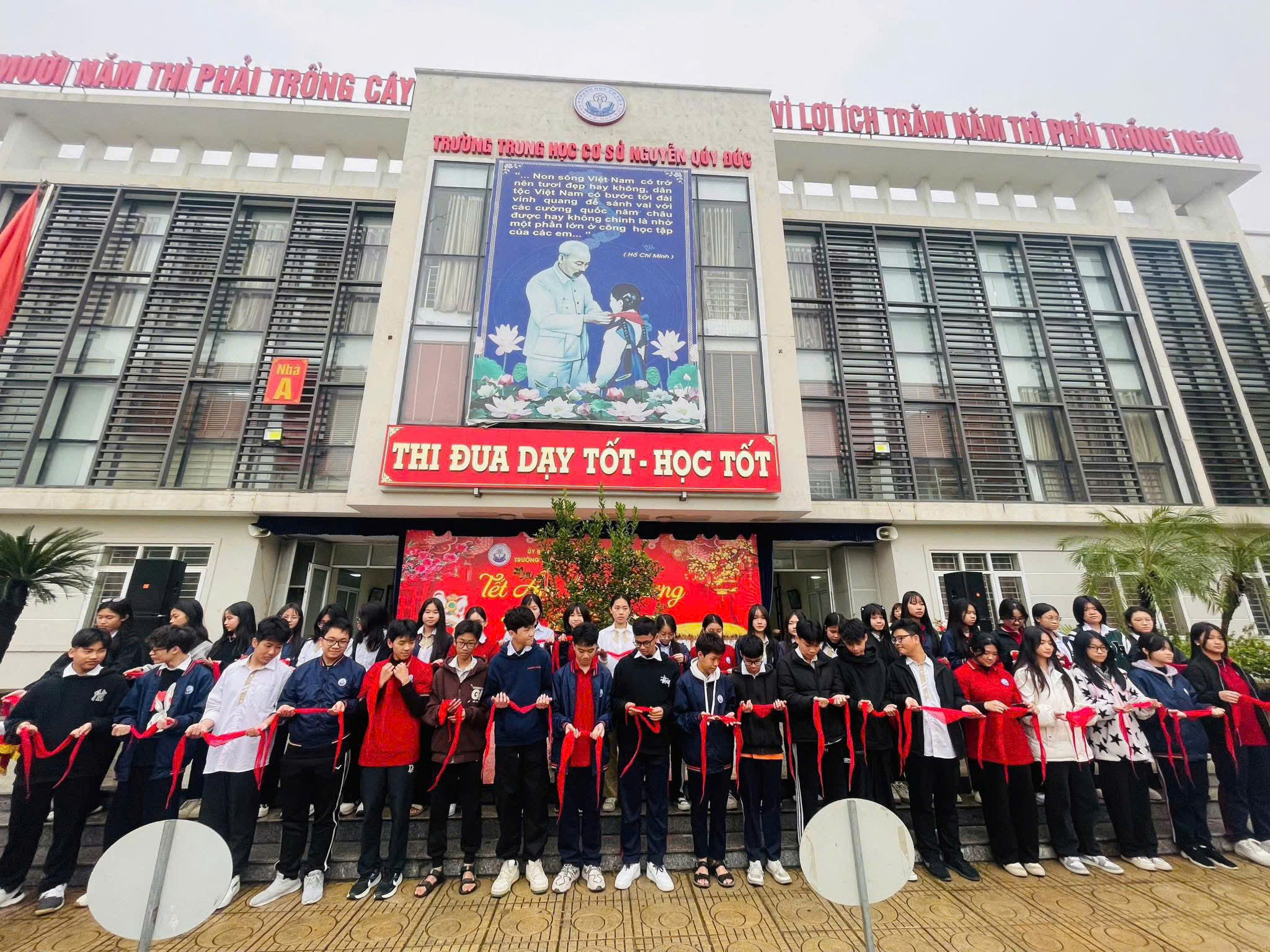 D:\Ảnh\2024-2025\13. Trưởng thành Đội\z6401897333115_48d281bd051f2f75d166d93a91c80af2.jpg
