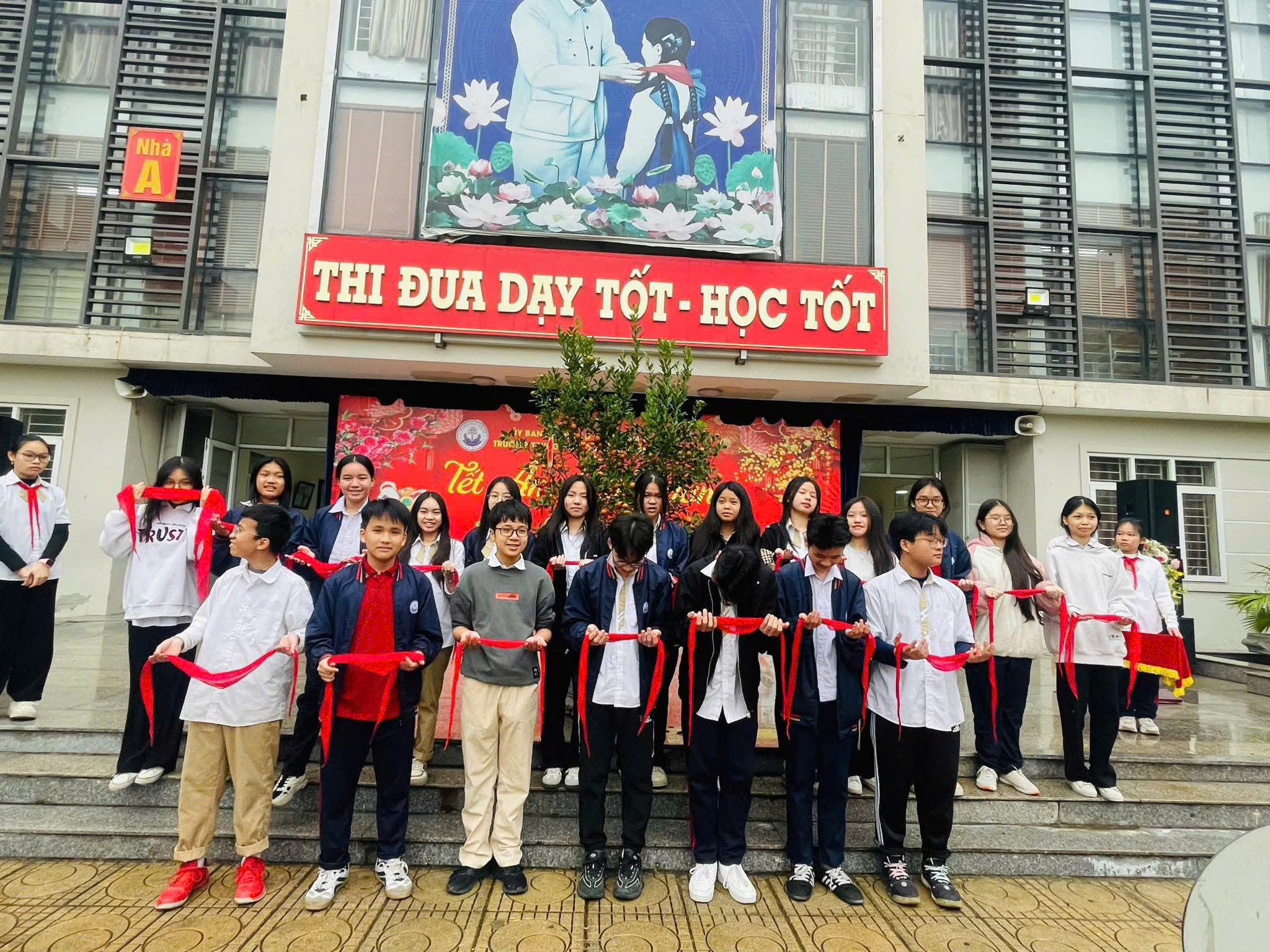 D:\Ảnh\2024-2025\13. Trưởng thành Đội\z6401897231659_675fe3f0b2881177c45d5160e5d07bcf.jpg