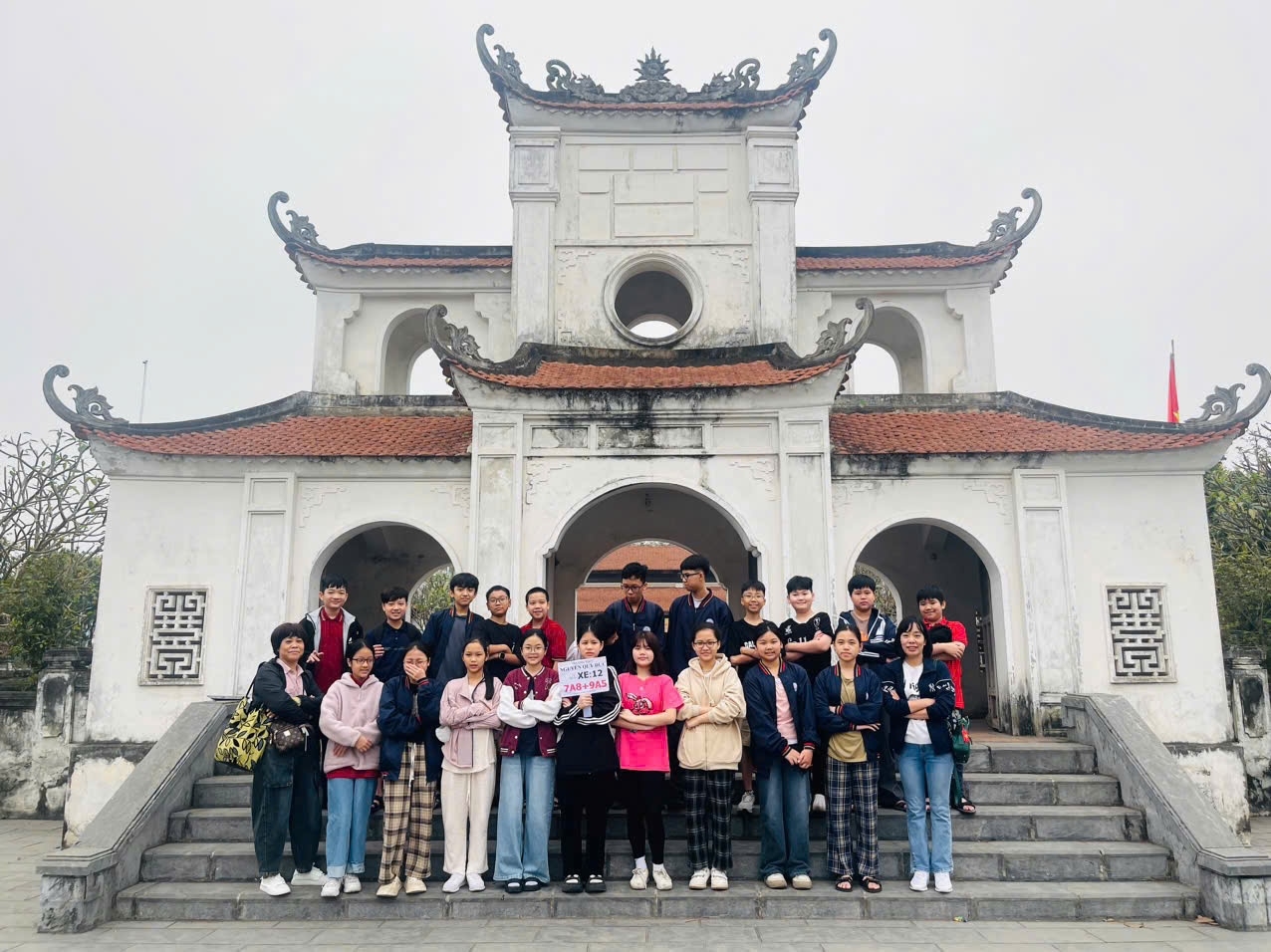 D:\Ảnh\2024-2025\19. tham quan ngoại khóa văn miếu Sơn Tây\z6451012567228_60765aa9a20f3364b5e1fab6a524fcfb.jpg