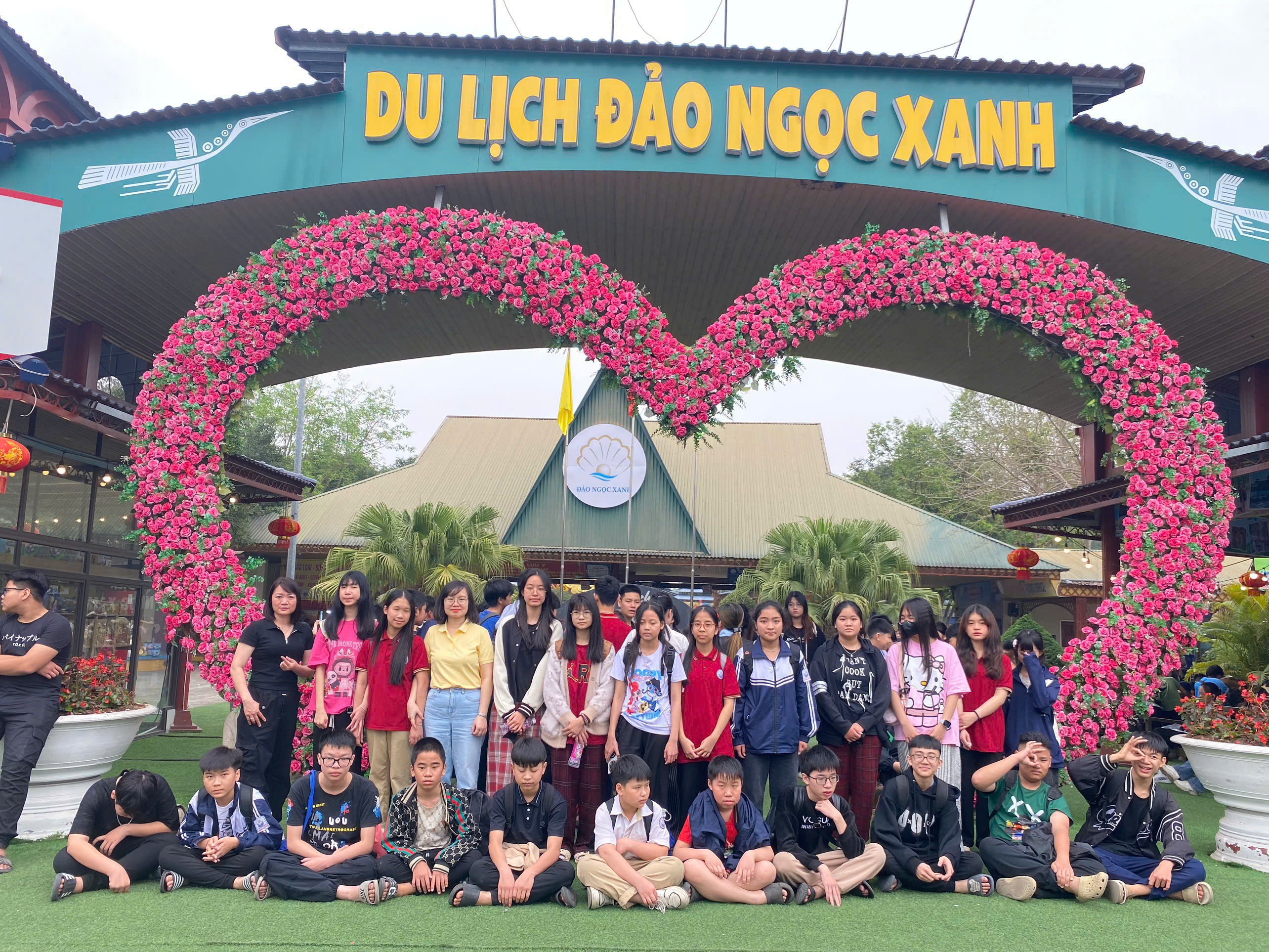 D:\Ảnh\2024-2025\19. tham quan ngoại khóa văn miếu Sơn Tây\z6451012654828_a00ece2eeabcd790439782d8e8816e62.jpg