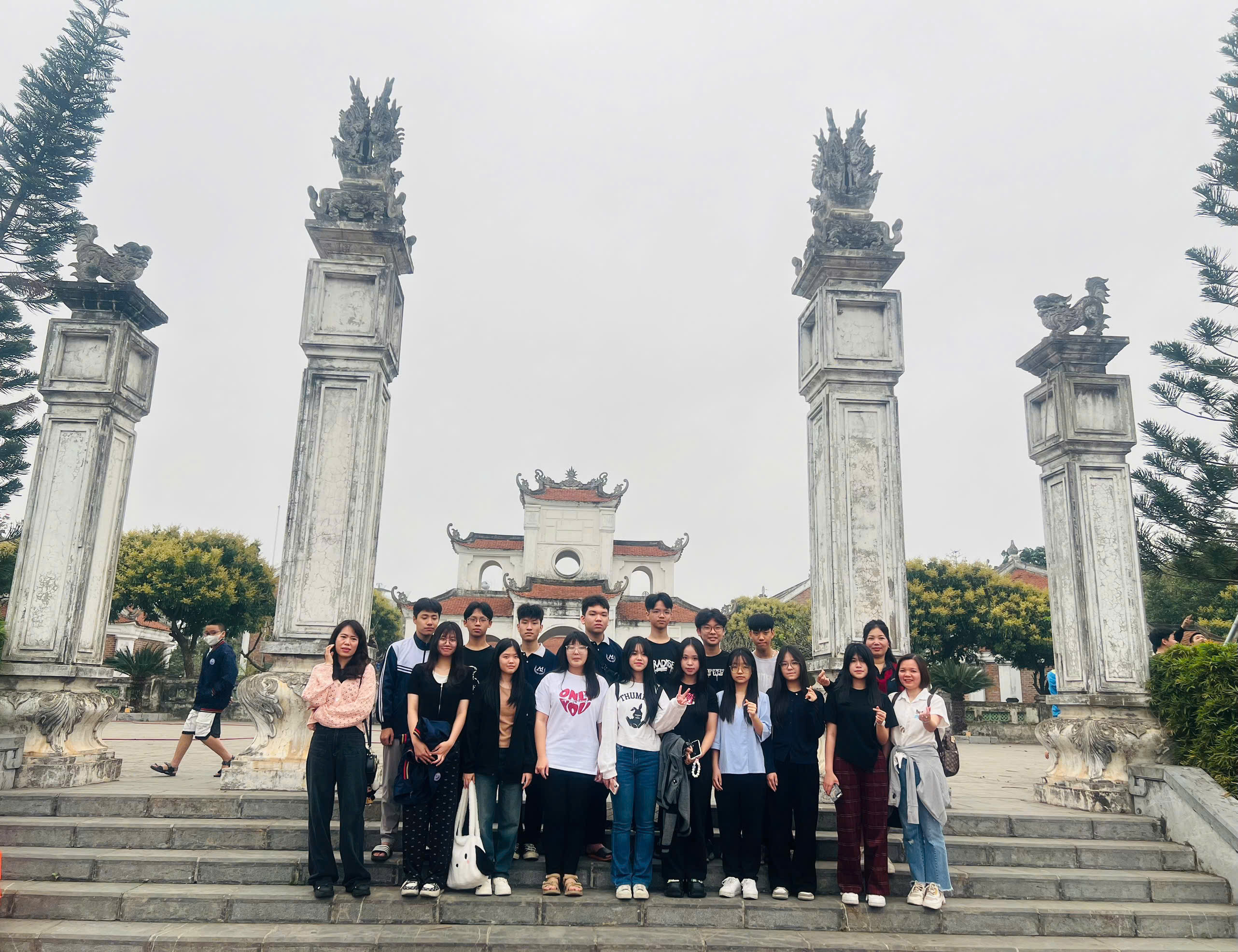 D:\Ảnh\2024-2025\19. tham quan ngoại khóa văn miếu Sơn Tây\z6451012533675_40248e5b78839ba7be69b4974130c6eb.jpg