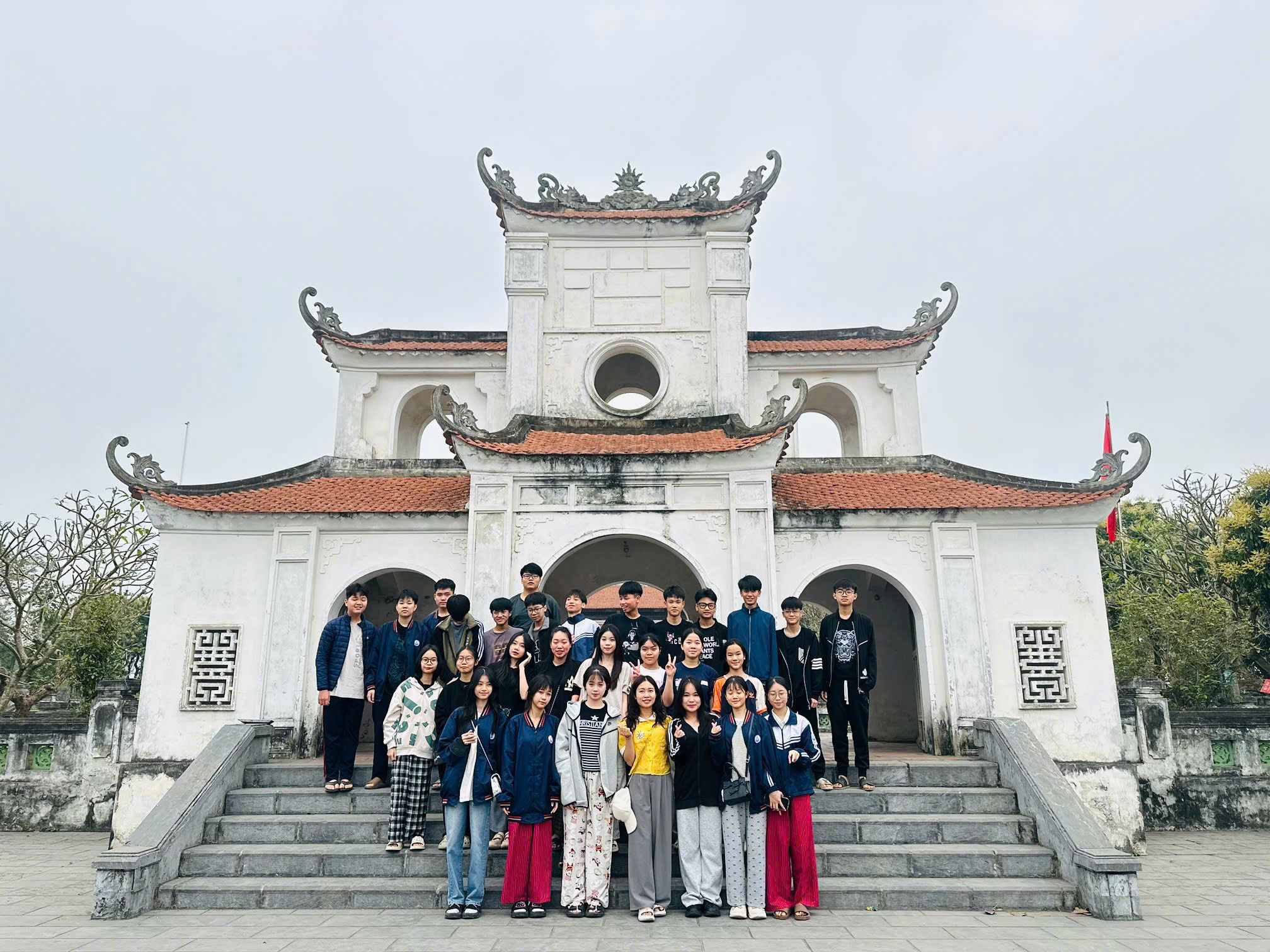 D:\Ảnh\2024-2025\19. tham quan ngoại khóa văn miếu Sơn Tây\z6451012529752_6caa23061dd22cceac8447230faadb6e.jpg