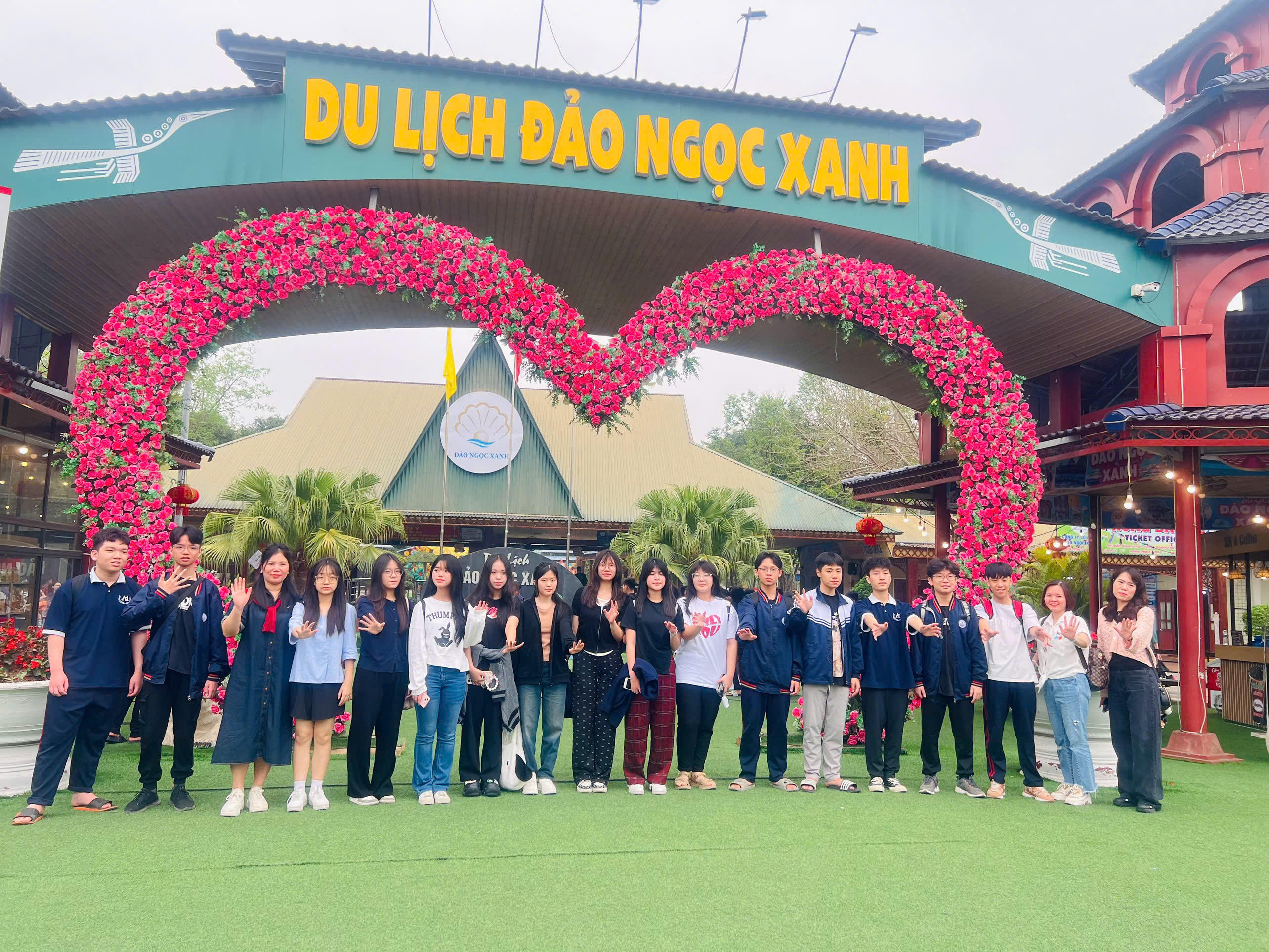 D:\Ảnh\2024-2025\19. tham quan ngoại khóa văn miếu Sơn Tây\z6451012474053_5972c8816c231b1852e771ffc343f179.jpg