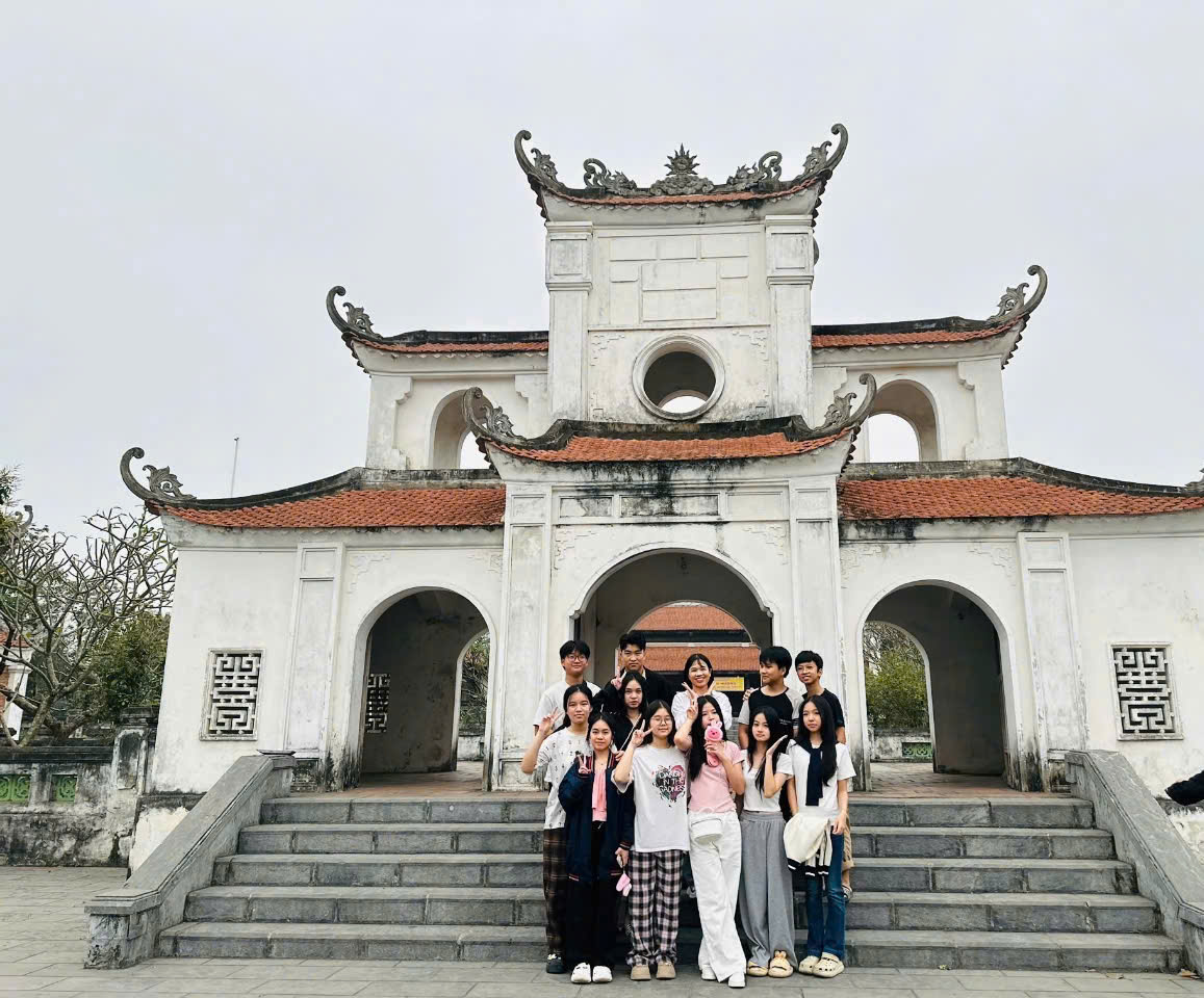 D:\Ảnh\2024-2025\19. tham quan ngoại khóa văn miếu Sơn Tây\z6451012470578_9ce26f9a144123303c6ec8290fc19855.jpg