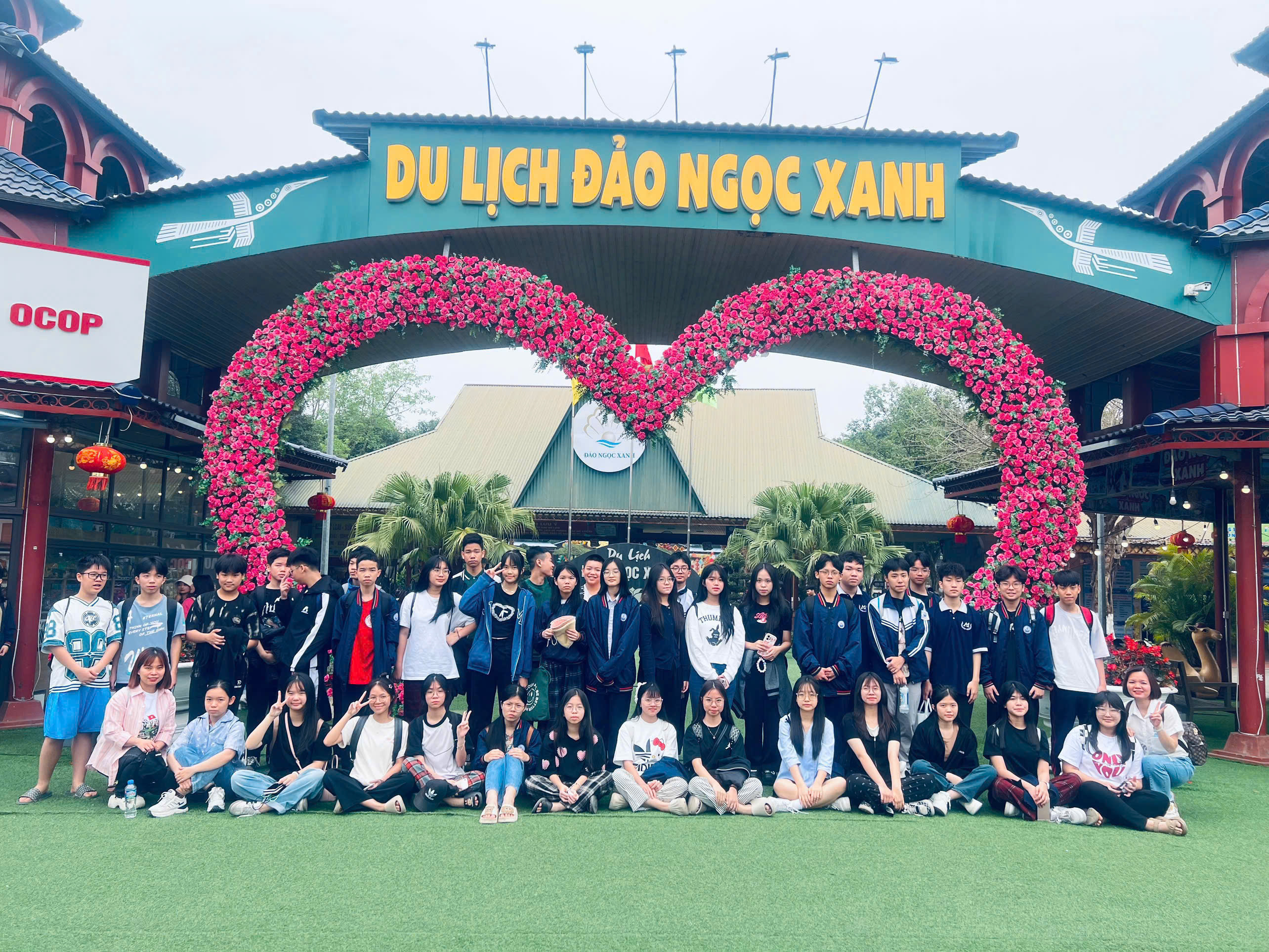 D:\Ảnh\2024-2025\19. tham quan ngoại khóa văn miếu Sơn Tây\z6451012647458_398ca4137a9e2d29ab2348246750eb58.jpg