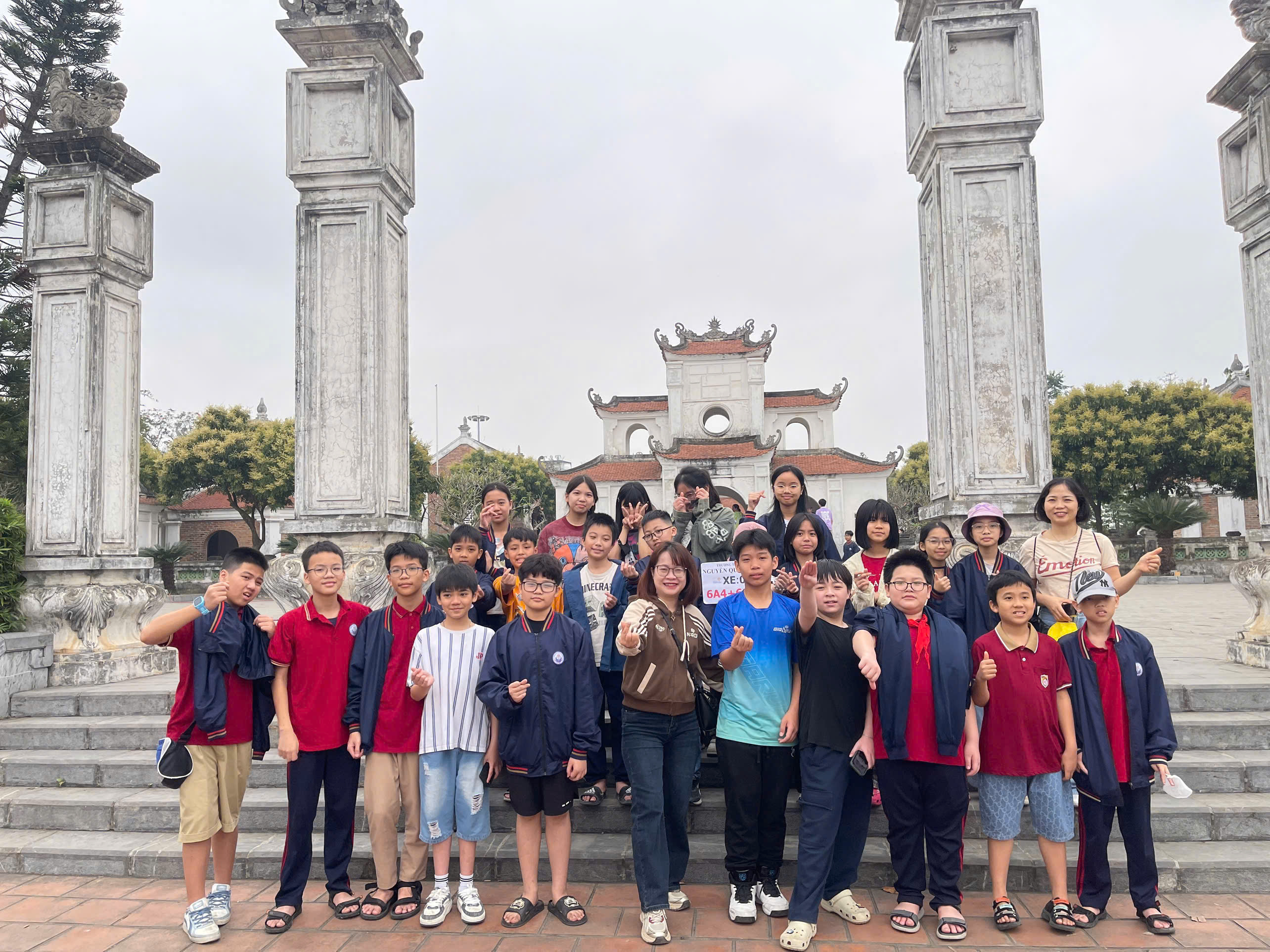 D:\Ảnh\2024-2025\19. tham quan ngoại khóa văn miếu Sơn Tây\z6451012615512_e61be7bb7c529fb64de0364a2c85ff42.jpg