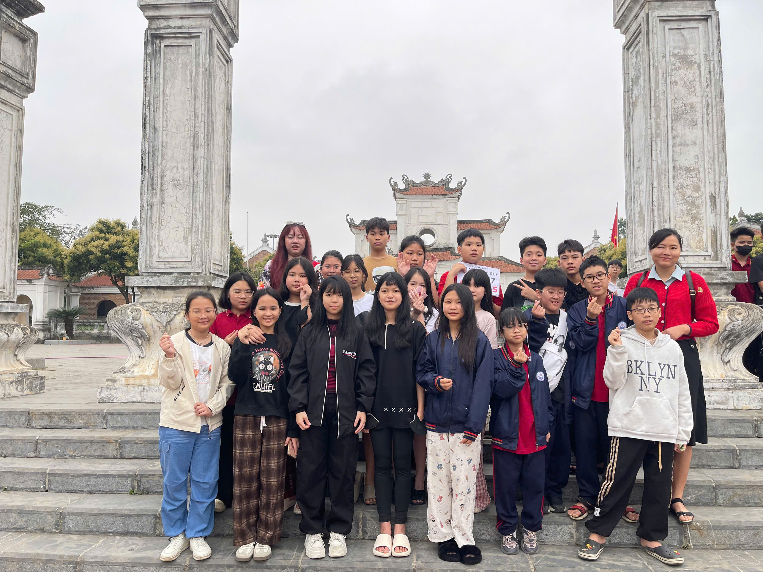 D:\Ảnh\2024-2025\19. tham quan ngoại khóa văn miếu Sơn Tây\z6451012465564_8a5bc3ab6eeb71cb8581747b1541f3b7.jpg