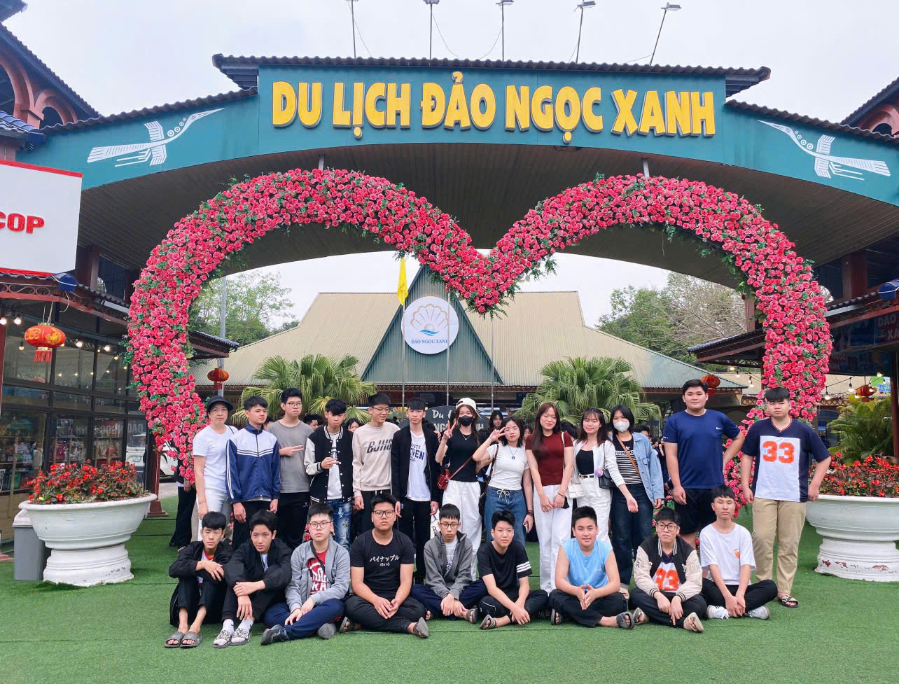D:\Ảnh\2024-2025\19. tham quan ngoại khóa văn miếu Sơn Tây\z6451012458714_9cfeb0846bb7813d0934c660c43bec61.jpg
