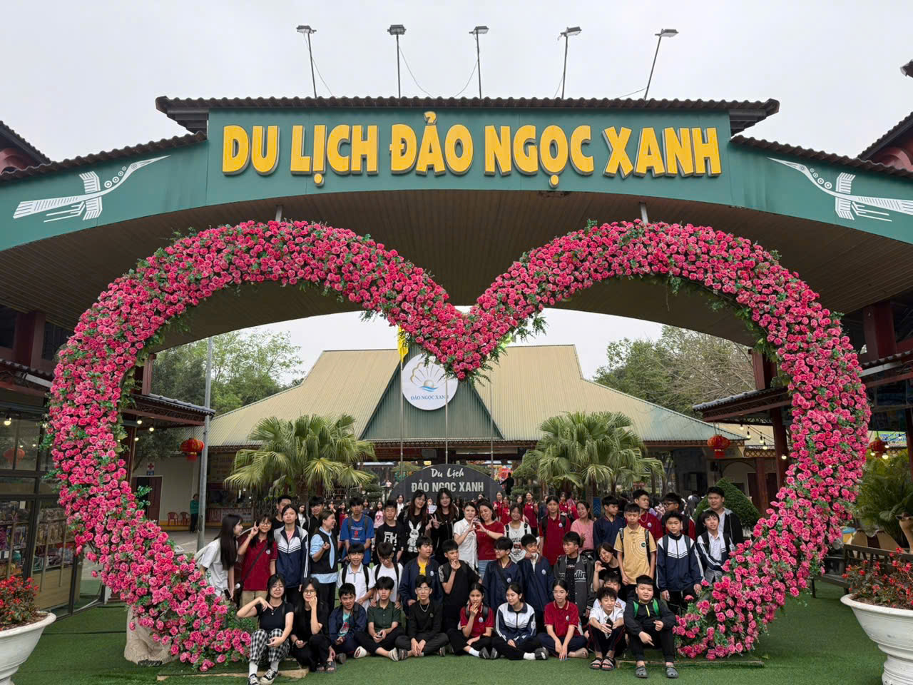 D:\Ảnh\2024-2025\19. tham quan ngoại khóa văn miếu Sơn Tây\z6451012427053_2dc7ae8b80f0d8823c65ba114ea8e478.jpg