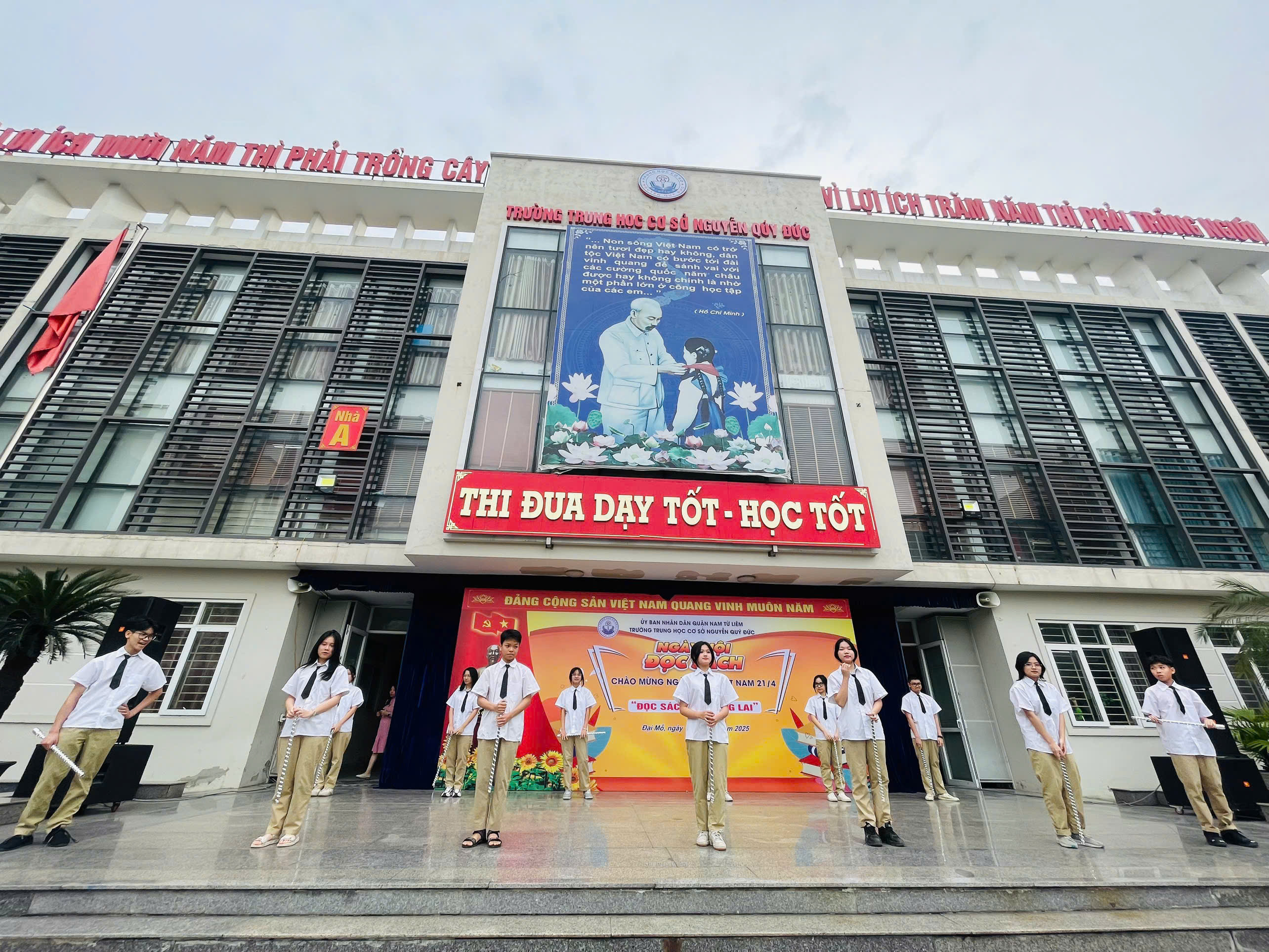 D:\Ảnh\2024-2025\21. Ngày hội đọc sách\z6510790453368_e2b60feffe51f894f99ced088f2253eb.jpg