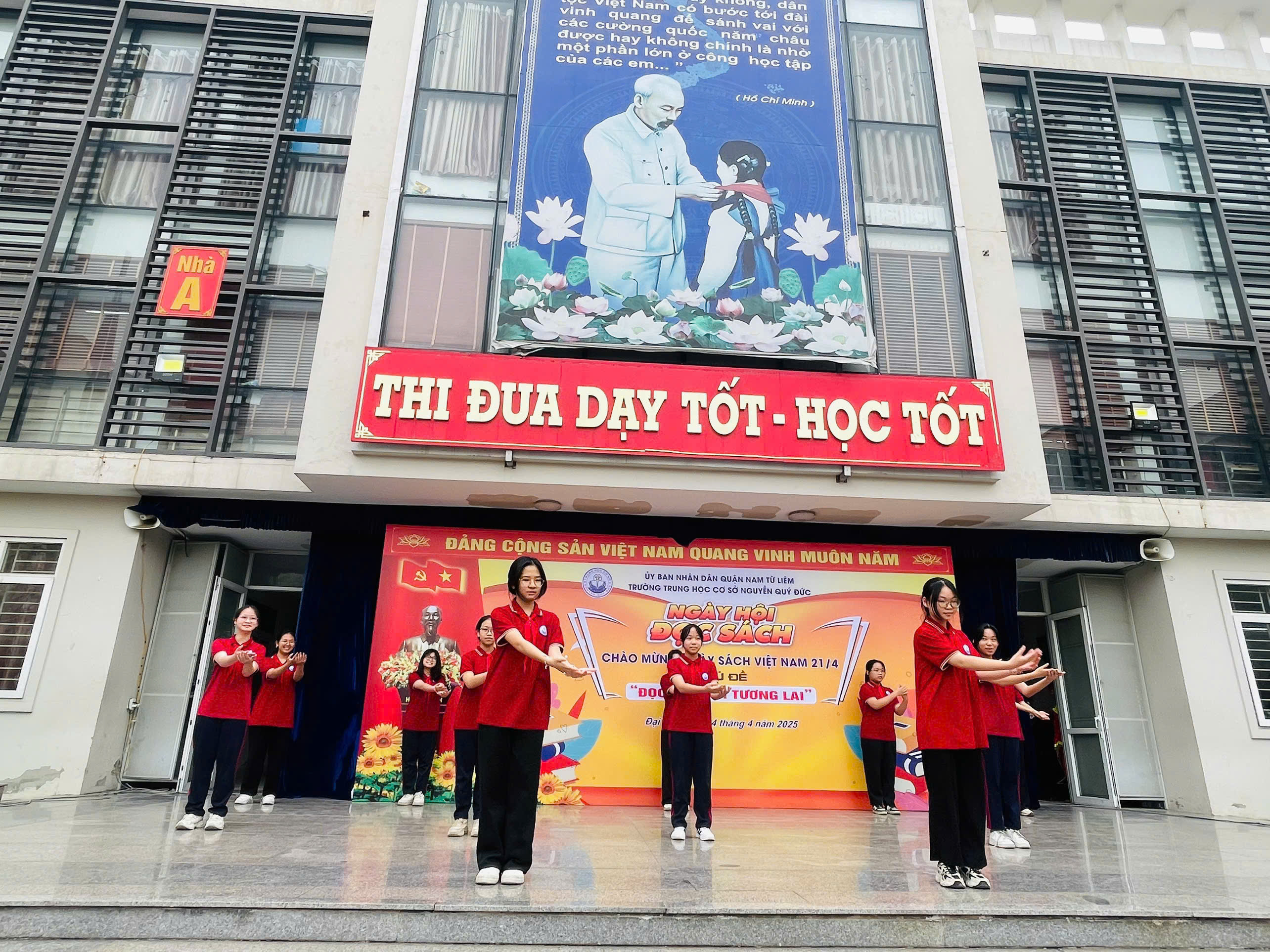 D:\Ảnh\2024-2025\21. Ngày hội đọc sách\z6510790453094_60c445429e9f7b571cc239d3353d67f3.jpg