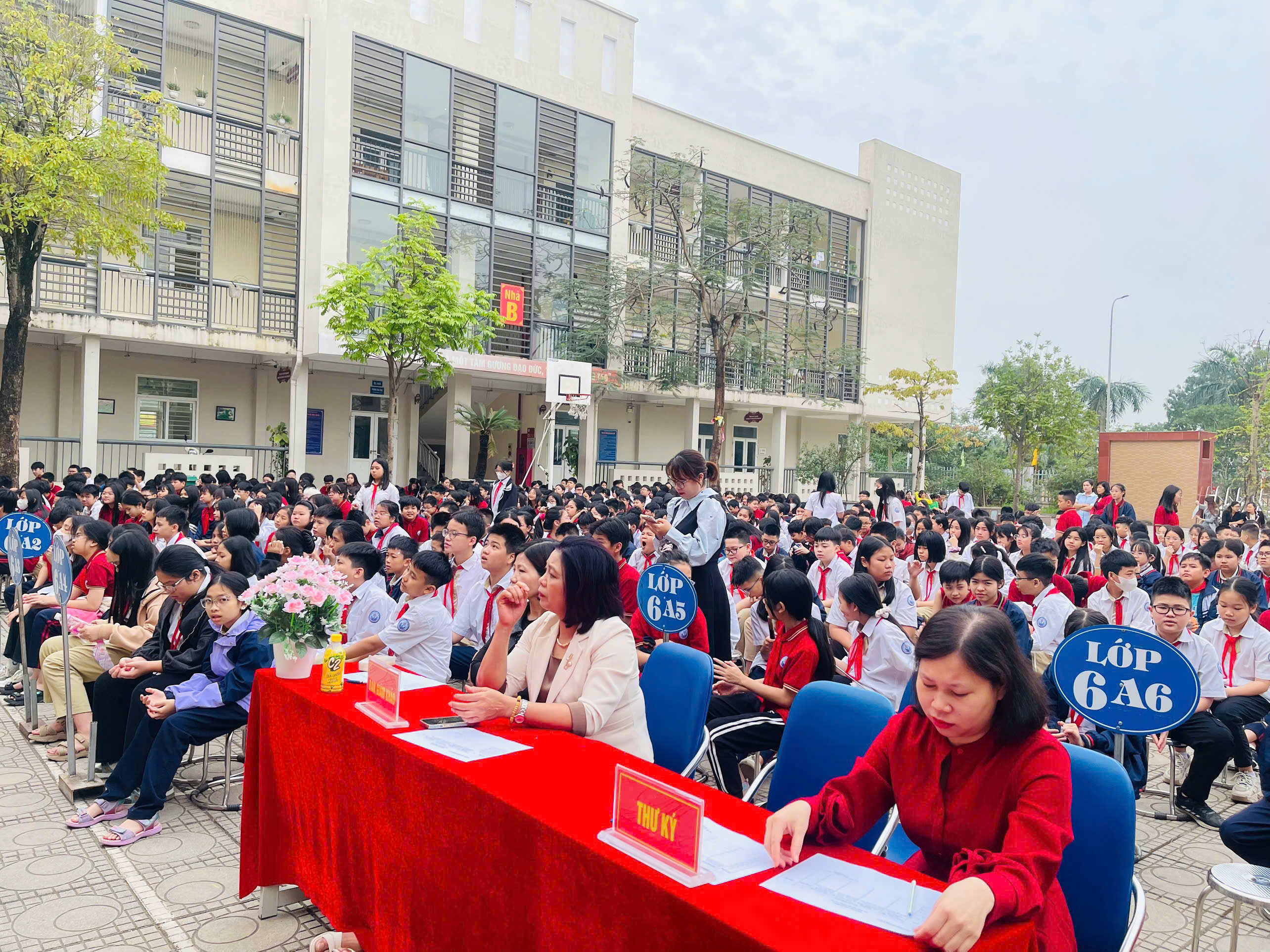 D:\Ảnh\2024-2025\21. Ngày hội đọc sách\z6510790416452_7258fc8582f18fc4caa8f270a6f175bd.jpg