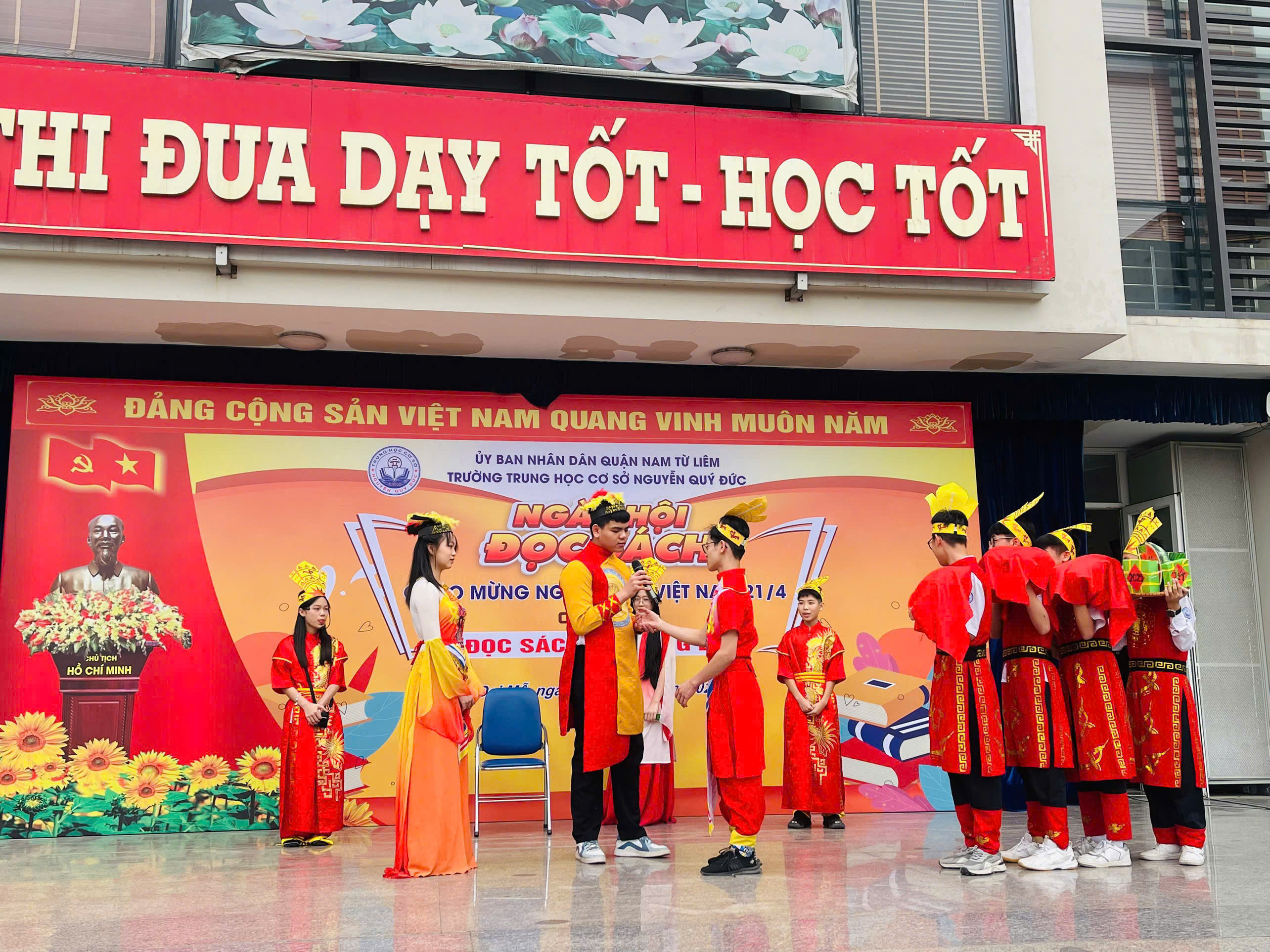 D:\Ảnh\2024-2025\21. Ngày hội đọc sách\z6510790305400_a03e4734f74b9ce53c04557b9445d0ba.jpg