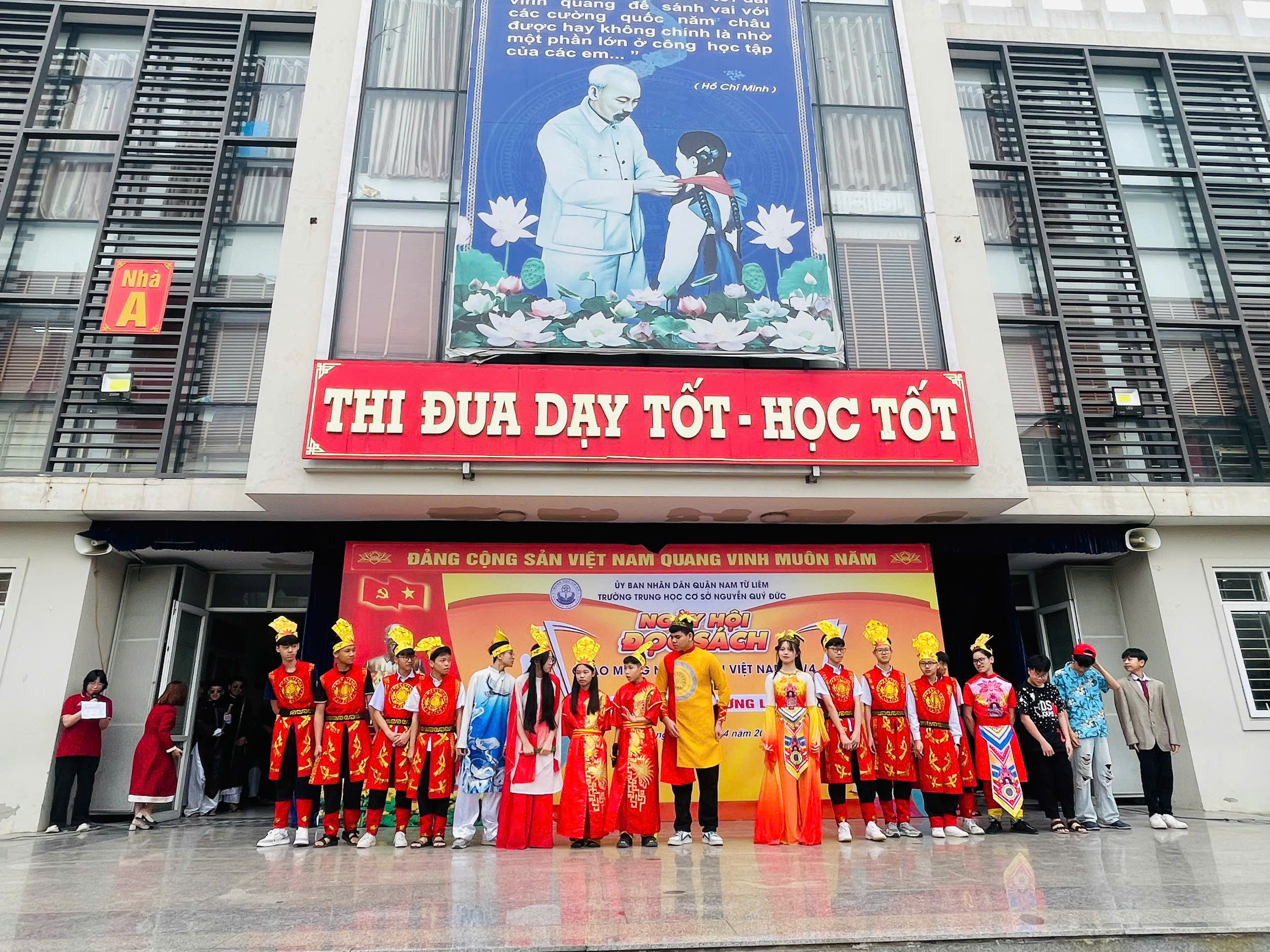 D:\Ảnh\2024-2025\21. Ngày hội đọc sách\z6510790191232_5590a81c1fdb595326cd64172a5b458a.jpg