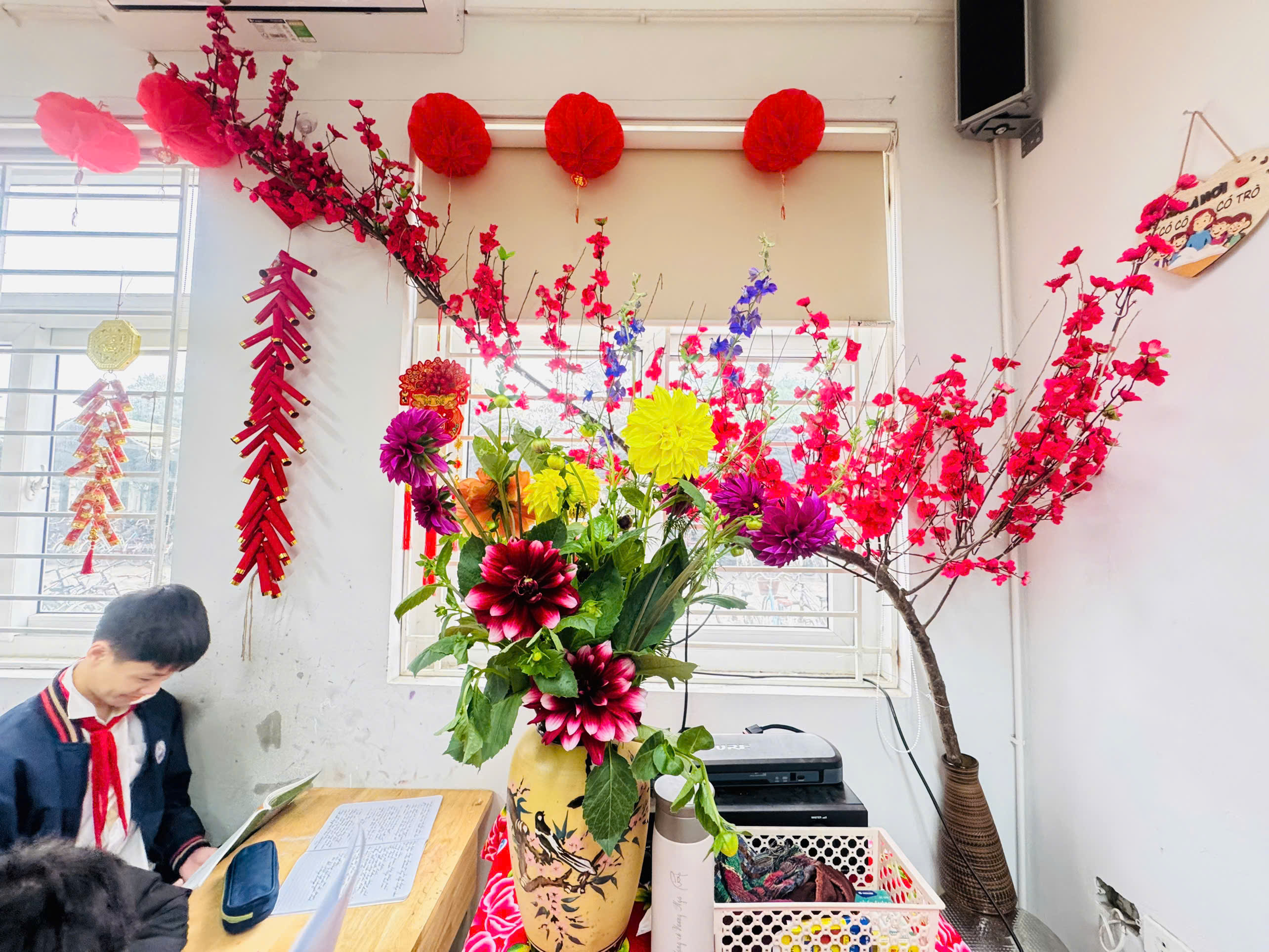 D:\Ảnh\2025-2026\HK2\1. Trang trí lớp chủ đề Tết\z7483572506909_1ef3b62a876a698dd9179e6ec18ad6f4.jpg