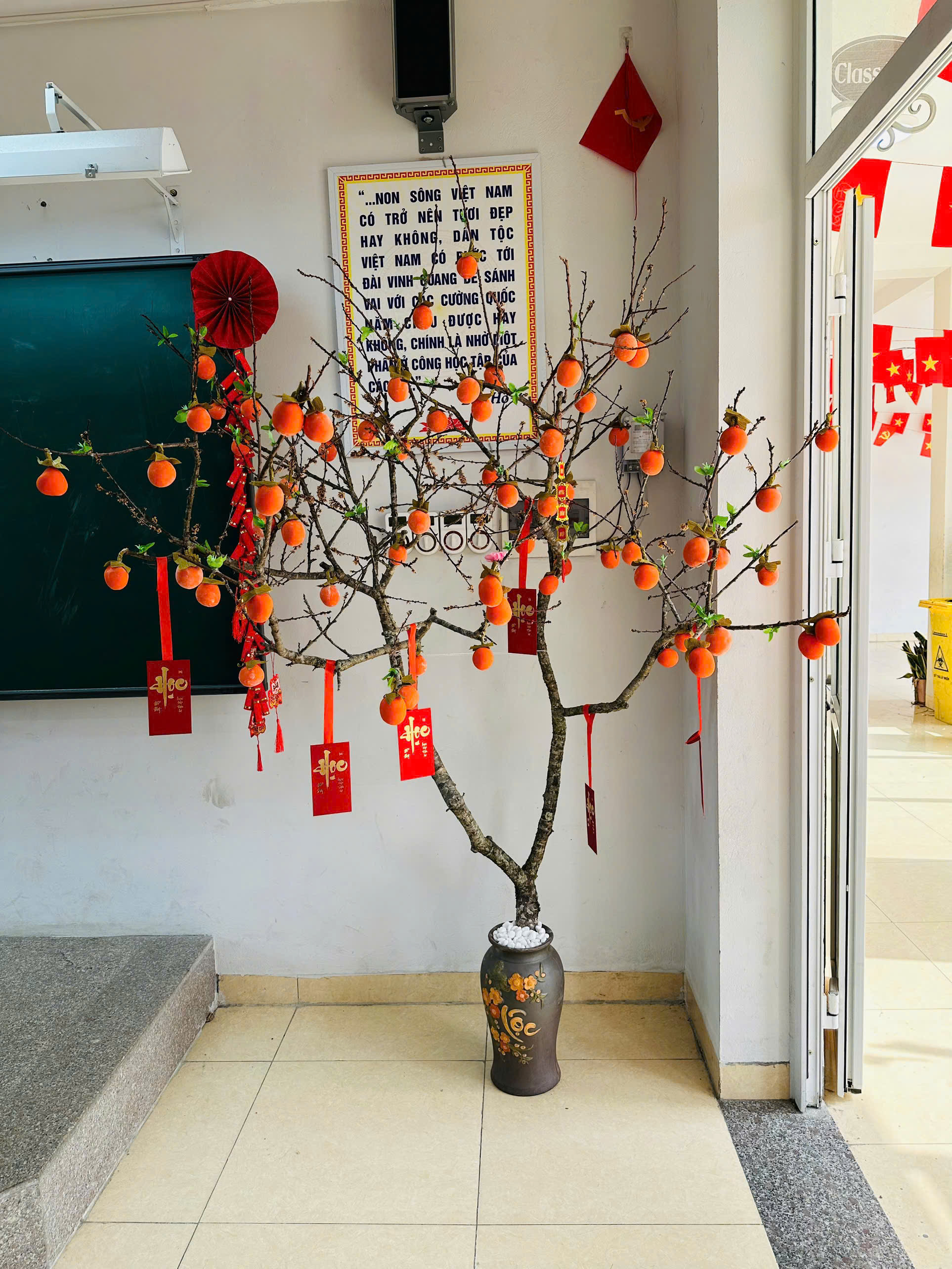 D:\Ảnh\2025-2026\HK2\1. Trang trí lớp chủ đề Tết\z7483572480208_11bd29dfb71a9b796b4a30425bddbd2d.jpg