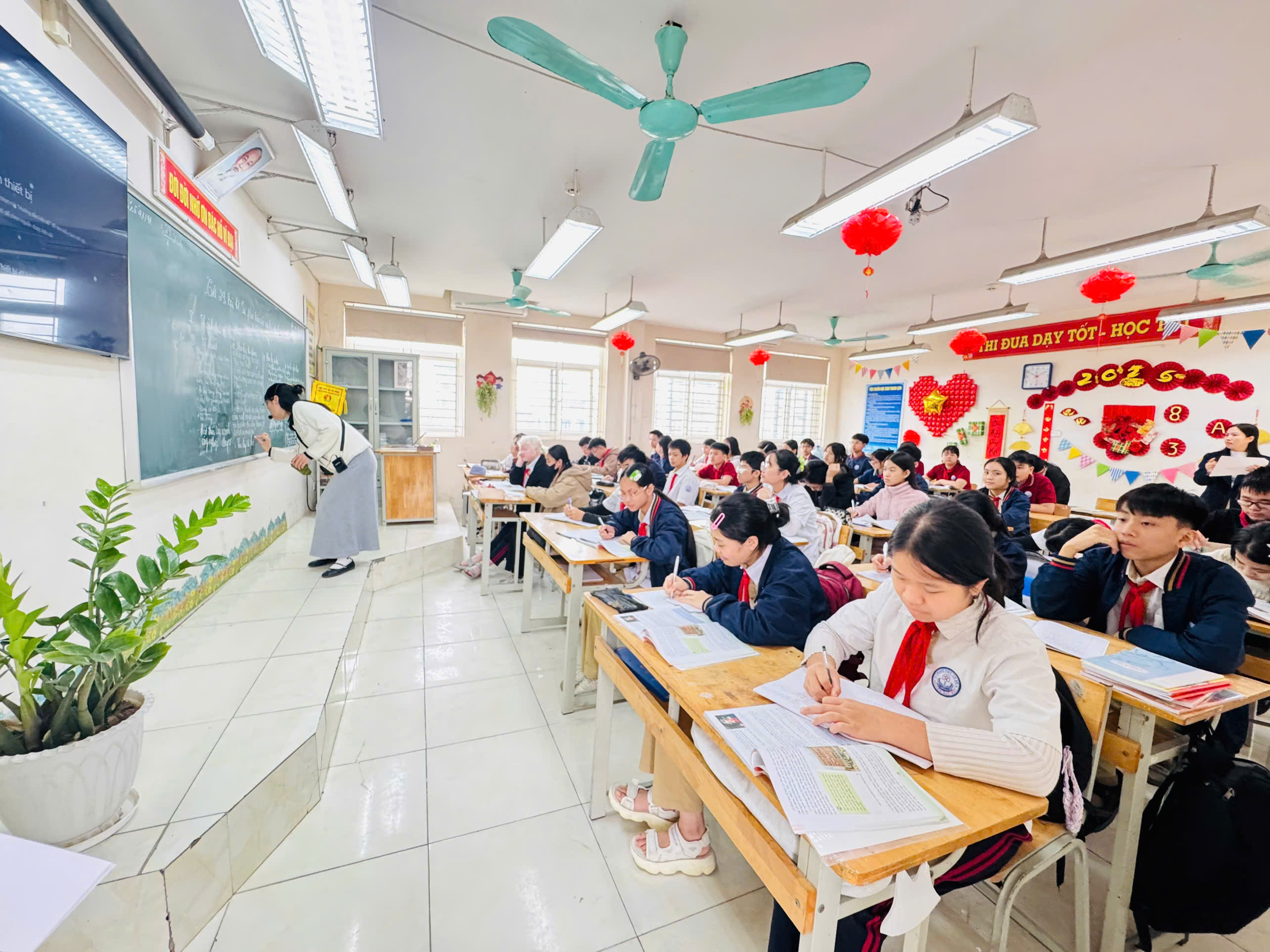 D:\Ảnh\2025-2026\HK2\1. Trang trí lớp chủ đề Tết\z7483572446465_b6b3cc674afd3cce89c9b202e5448141.jpg