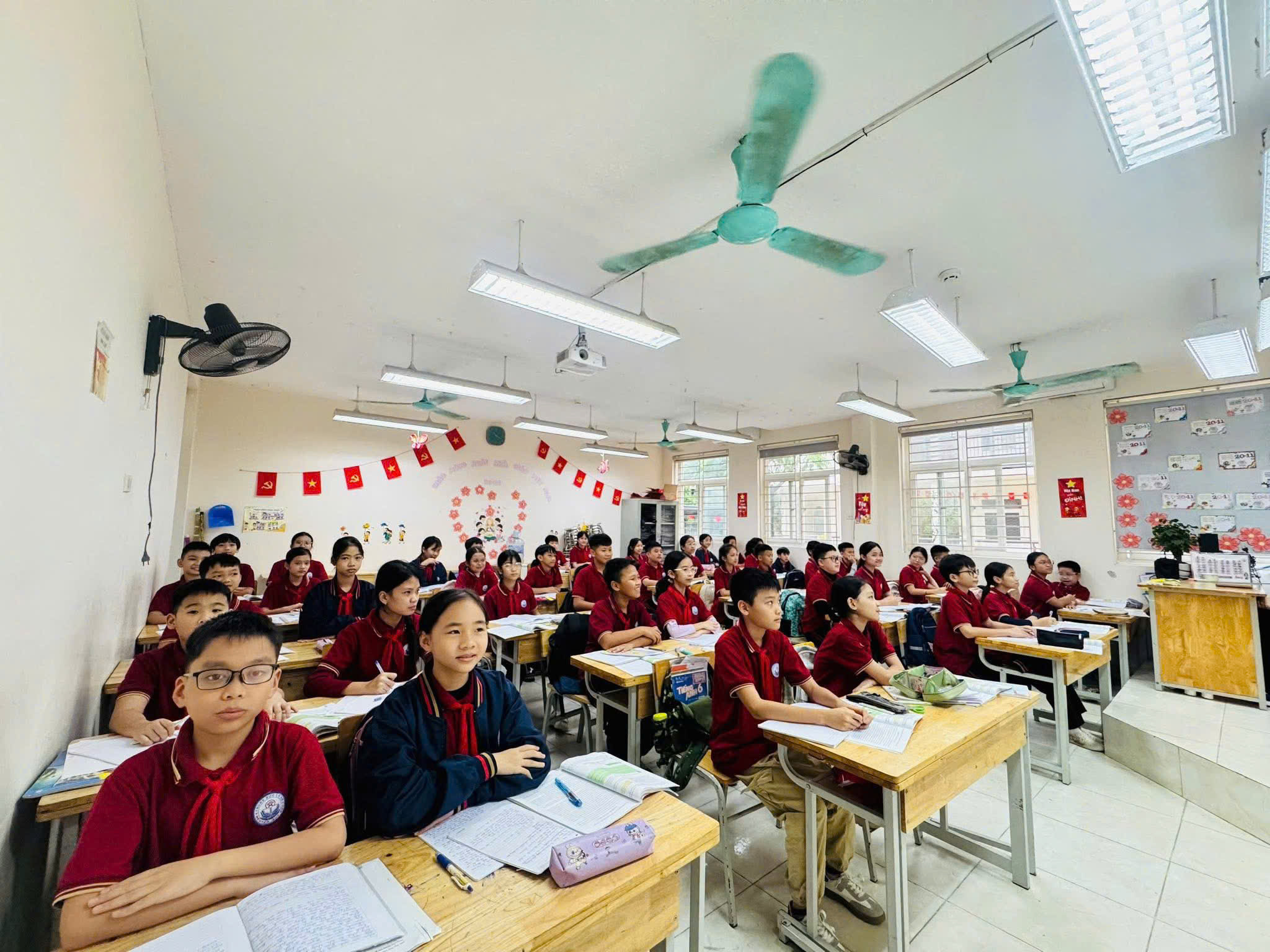 D:\Ảnh\2025-2026\HK2\2. 20-11\z7484179751627_6e807eb20e2804988e97f2d631e198c9.jpg