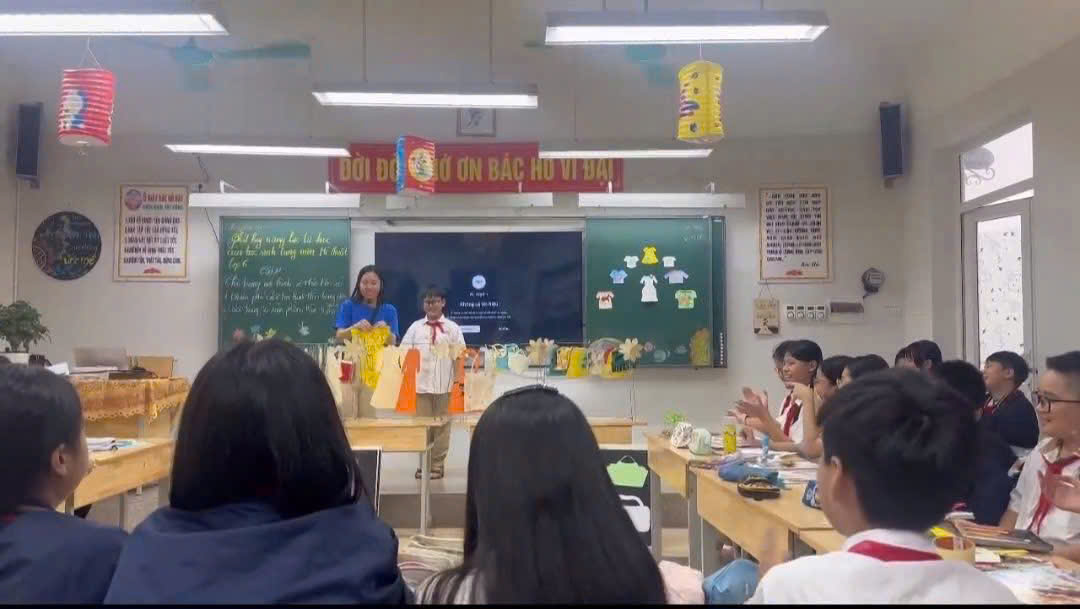 D:\Ảnh\2025-2026\HK2\2. 20-11\z7484179670725_23b6179c766b13f55d1657ea34c89608.jpg