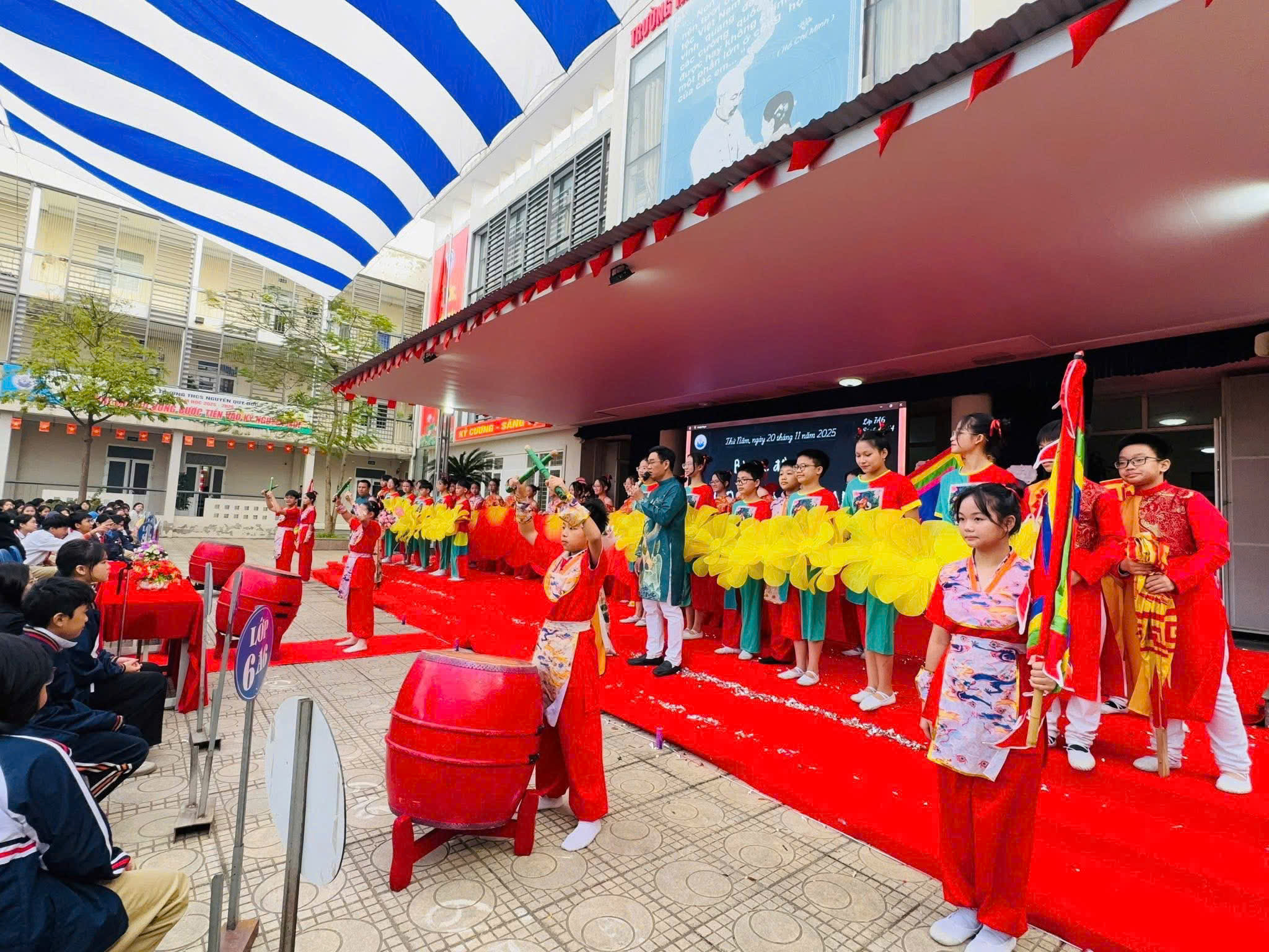 D:\Ảnh\2025-2026\HK2\2.2. Chào mừng 20-11\z7484204974981_bc31fb39176385002c067905d7843608.jpg