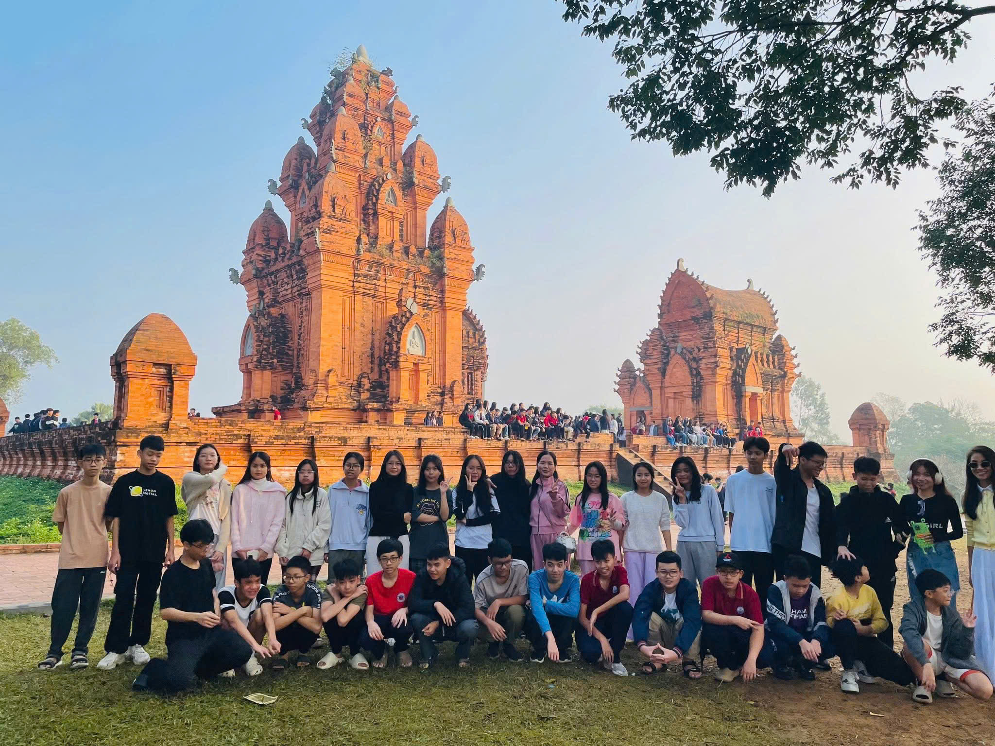 D:\Ảnh\2025-2026\HK2\5. HS trải nghiệm\z7484245592037_386e1f4c4c8216187ce7c3d6eb369ba8.jpg