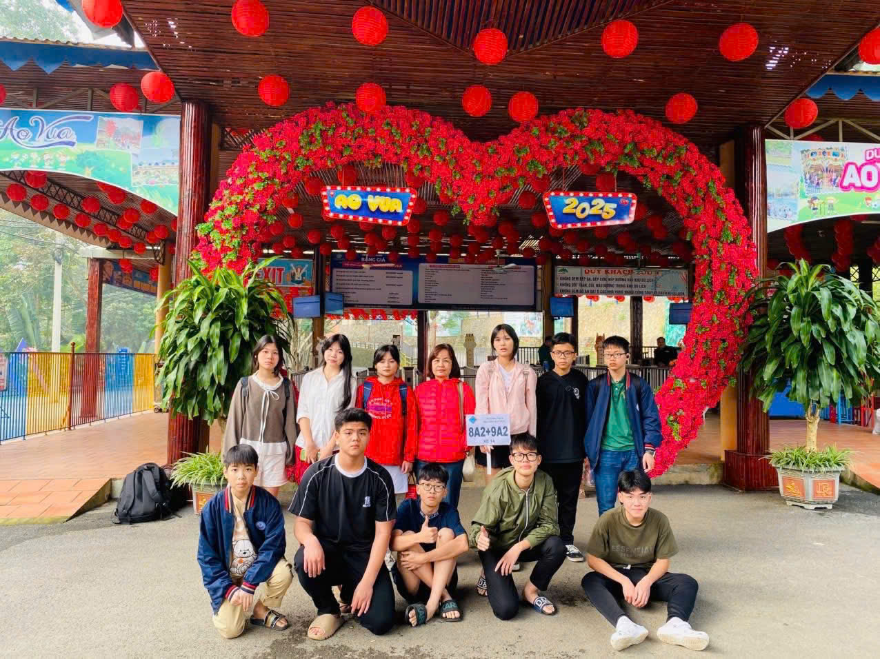 D:\Ảnh\2025-2026\HK2\5. HS trải nghiệm\z7484245590951_4c22a97f1677f95f757447d032b1bdfe.jpg