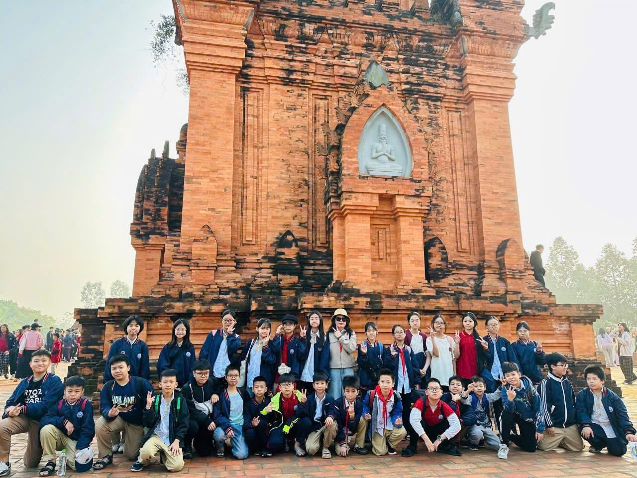 D:\Ảnh\2025-2026\HK2\5. HS trải nghiệm\z7484245659596_a34b221c55c3b74e7b2e36436af0826a.jpg